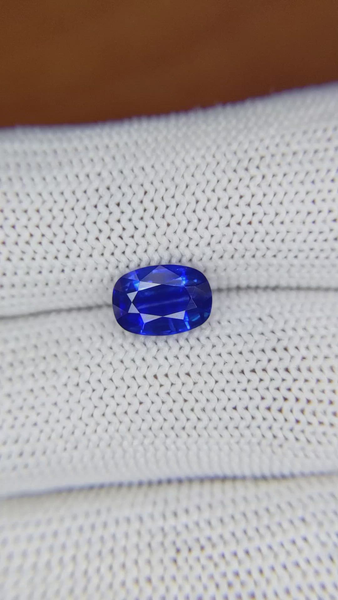 2.20 Ct. Blue Sapphire from Ceylon (Sri Lanka) Size Video