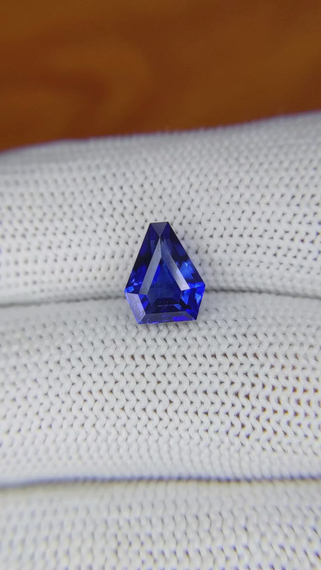 2.70 Ct. Blue Sapphire from Ceylon (Sri Lanka) Size Video