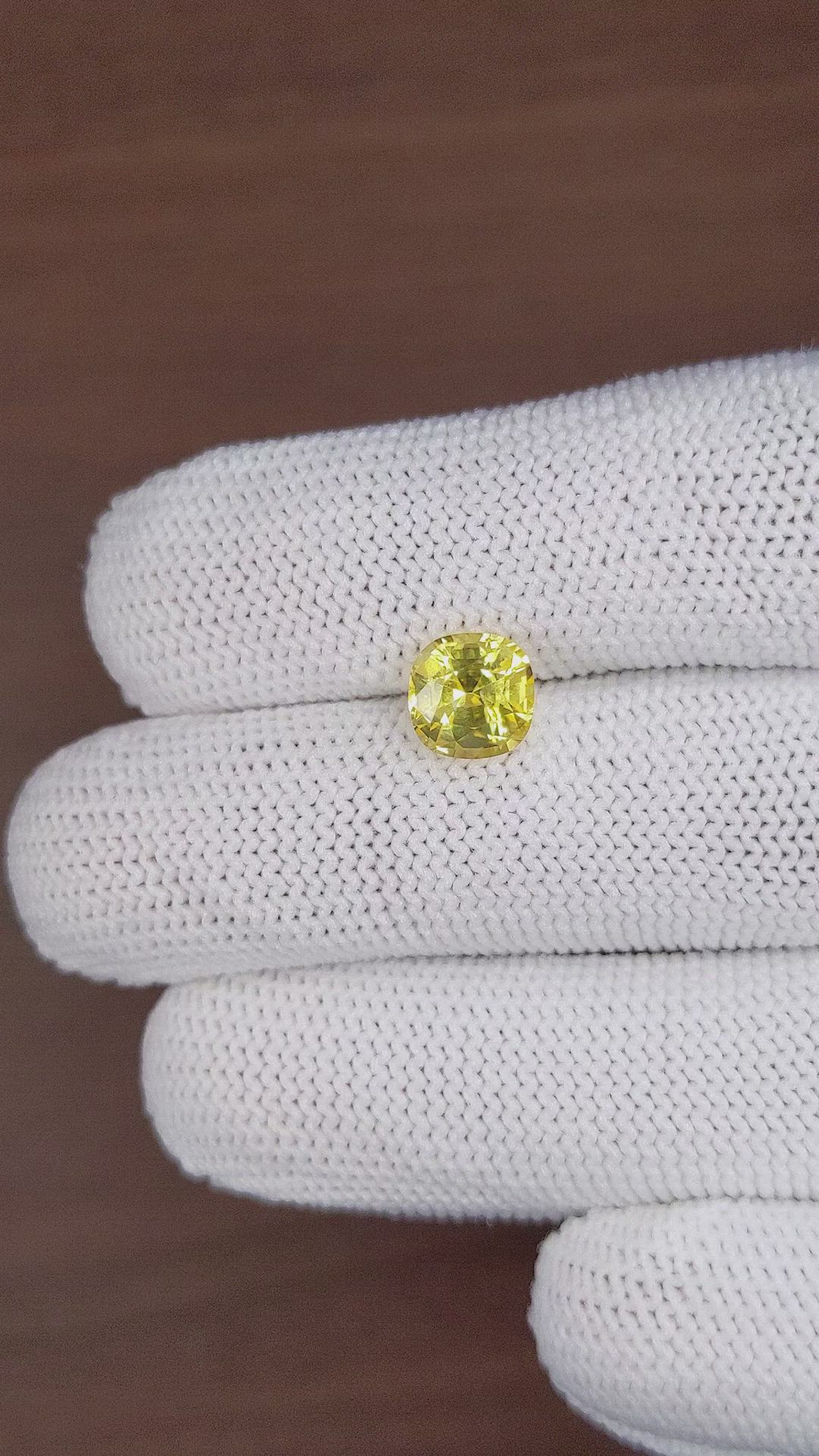 2.70 Ct. Yellow Sapphire from Ceylon (Sri Lanka) Size Video