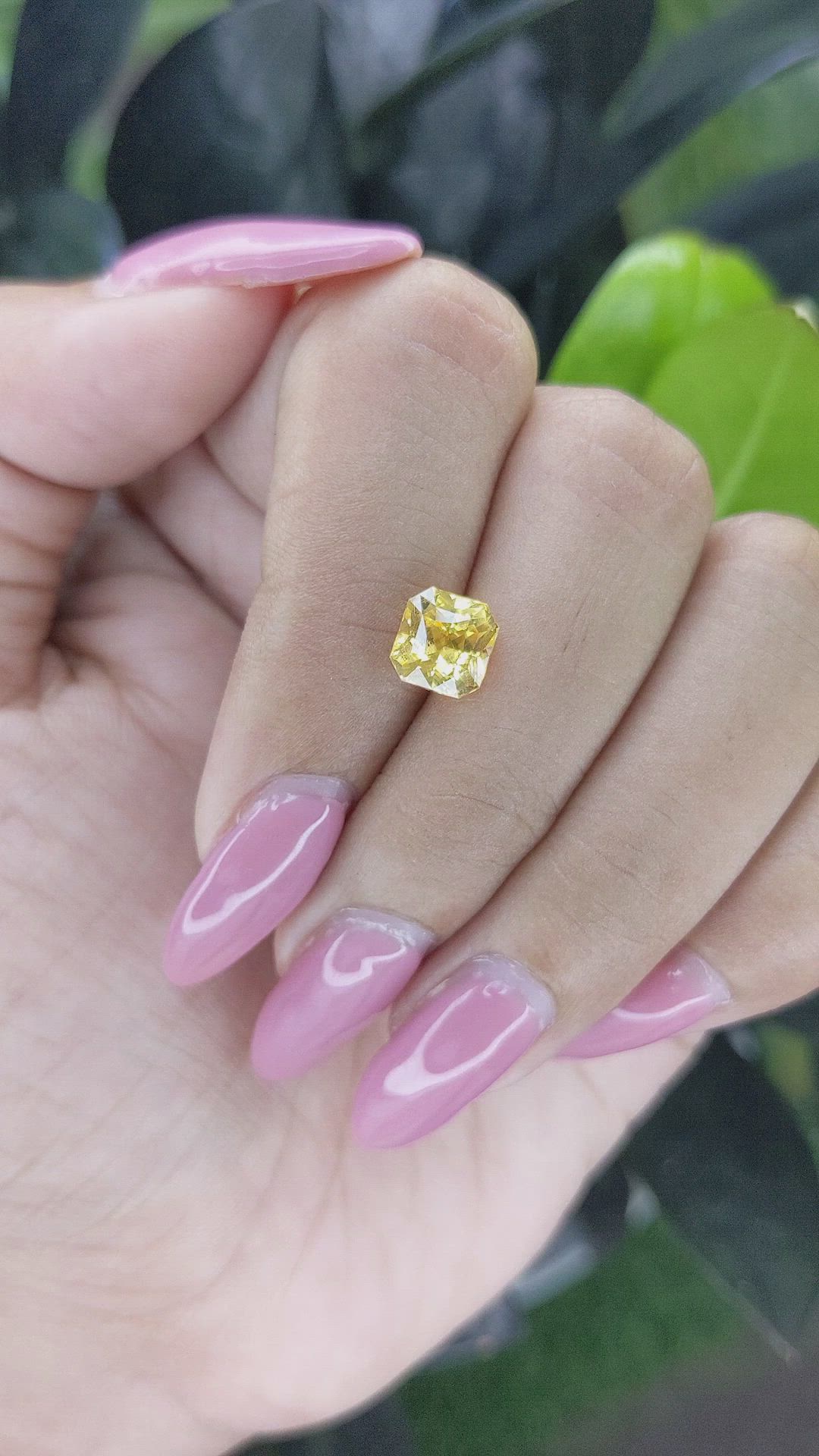 2.10 Ct. Yellow Sapphire from Ceylon (Sri Lanka) Size Video