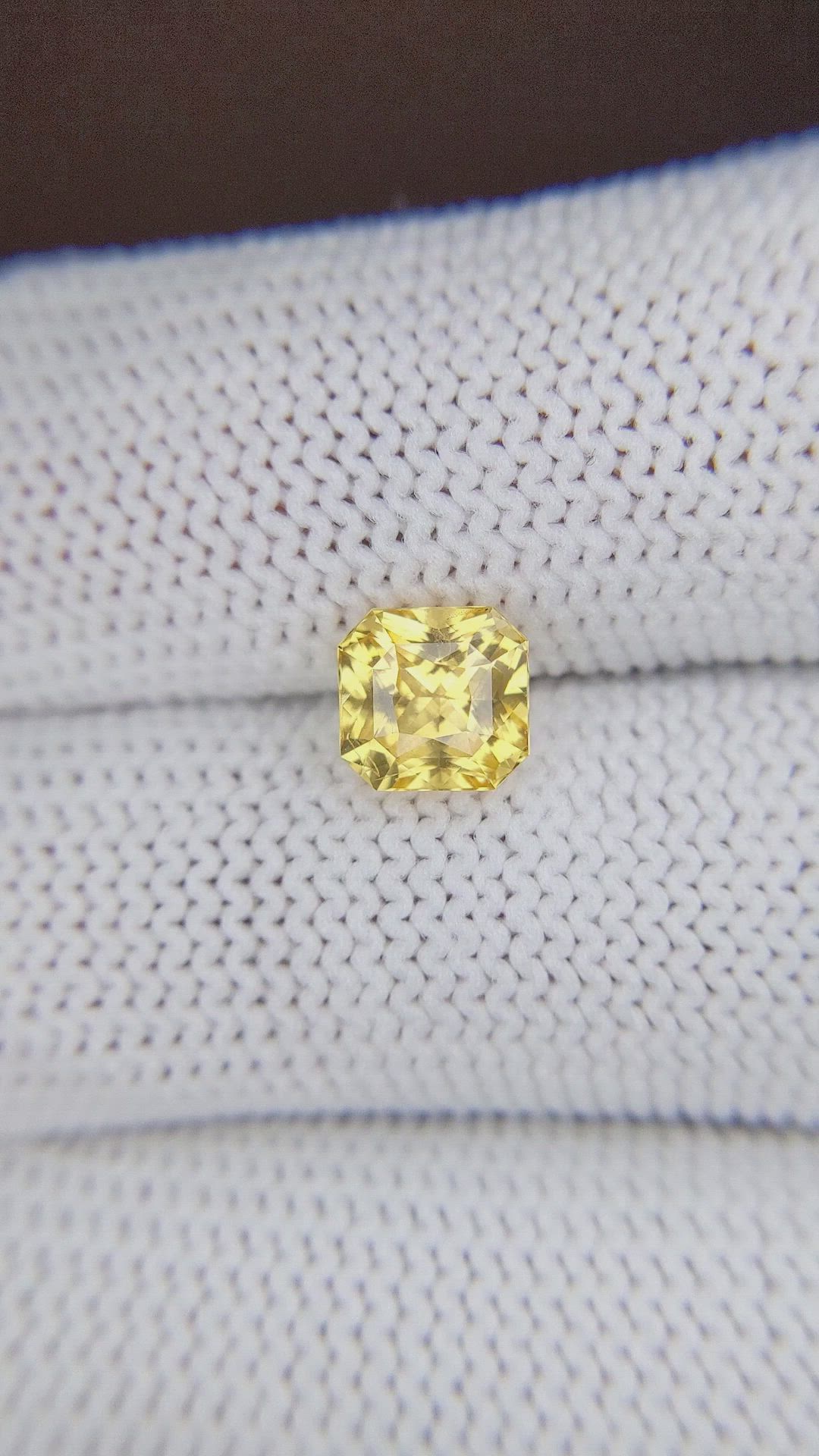 2.10 Ct. Yellow Sapphire from Ceylon (Sri Lanka) Size Video