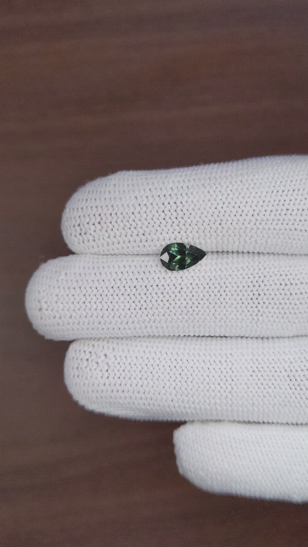 1.56 Ct. Green Sapphire from Ceylon (Sri Lanka) Size Video
