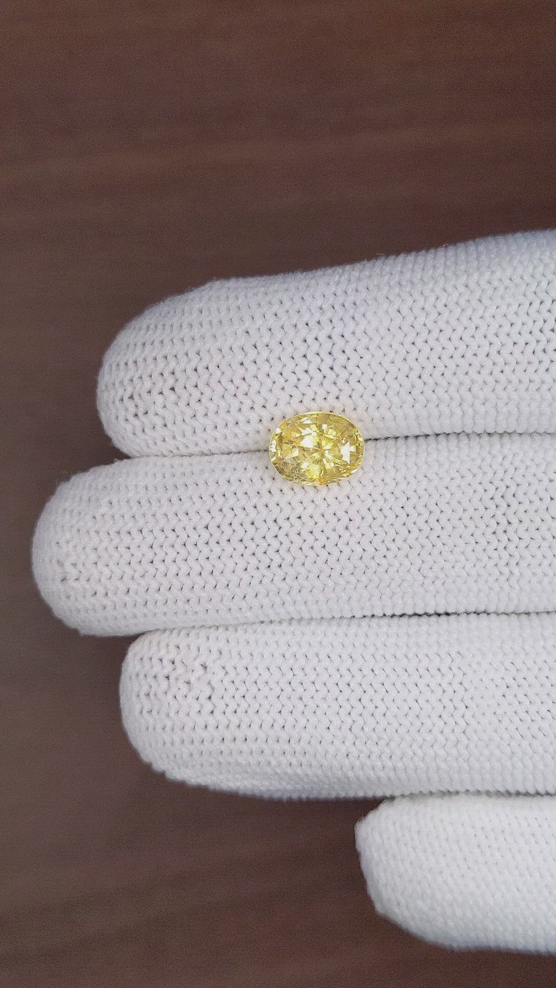 2.55 Ct. Yellow Sapphire from Ceylon (Sri Lanka) Size Video