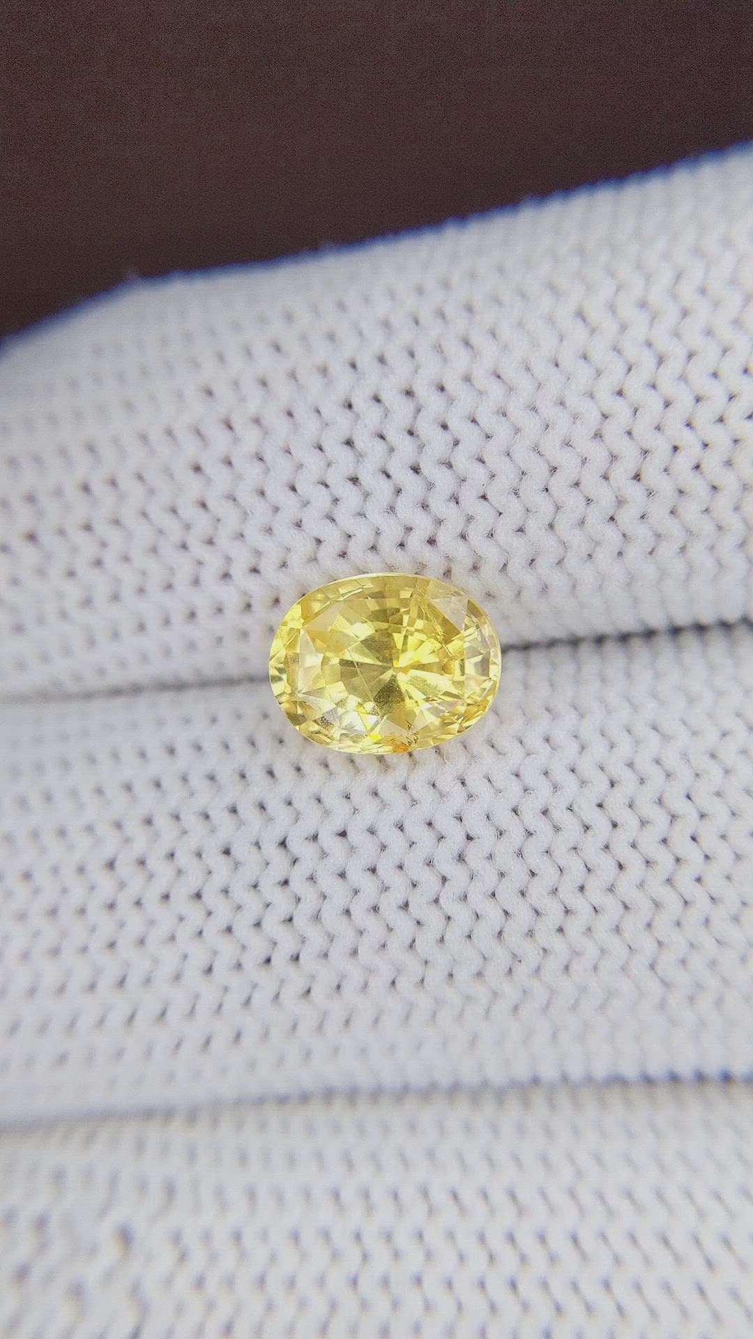 2.55 Ct. Yellow Sapphire from Ceylon (Sri Lanka) Size Video
