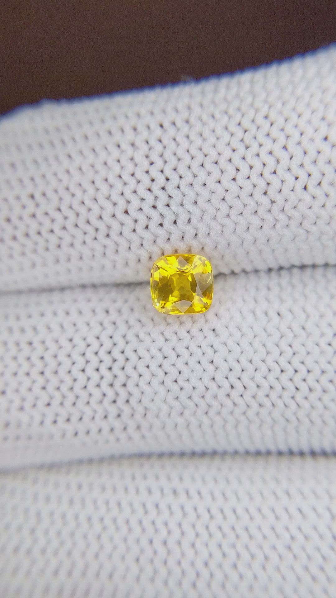 1.00 Ct. Yellow Sapphire from Ceylon (Sri Lanka) Size Video