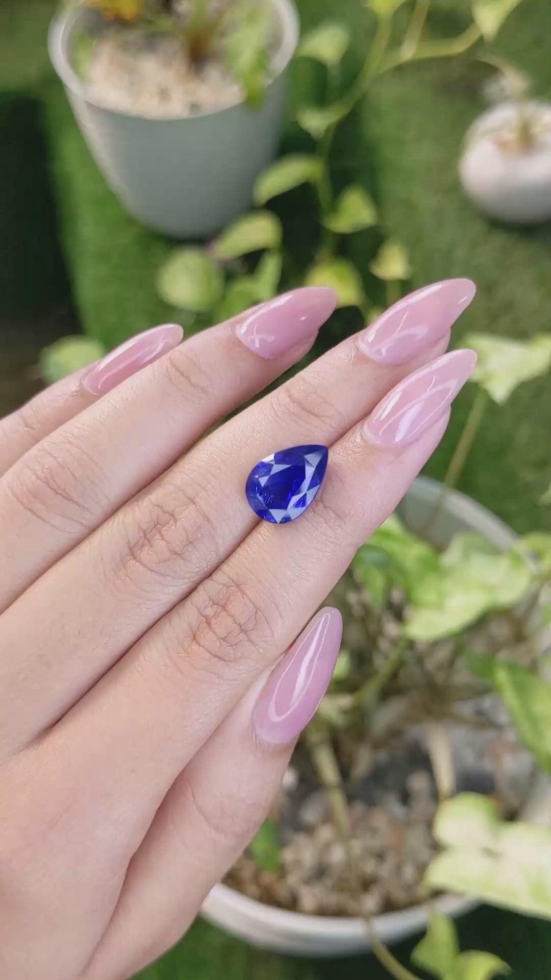 7.15 Ct. Blue Sapphire from Ceylon (Sri Lanka) Size Video