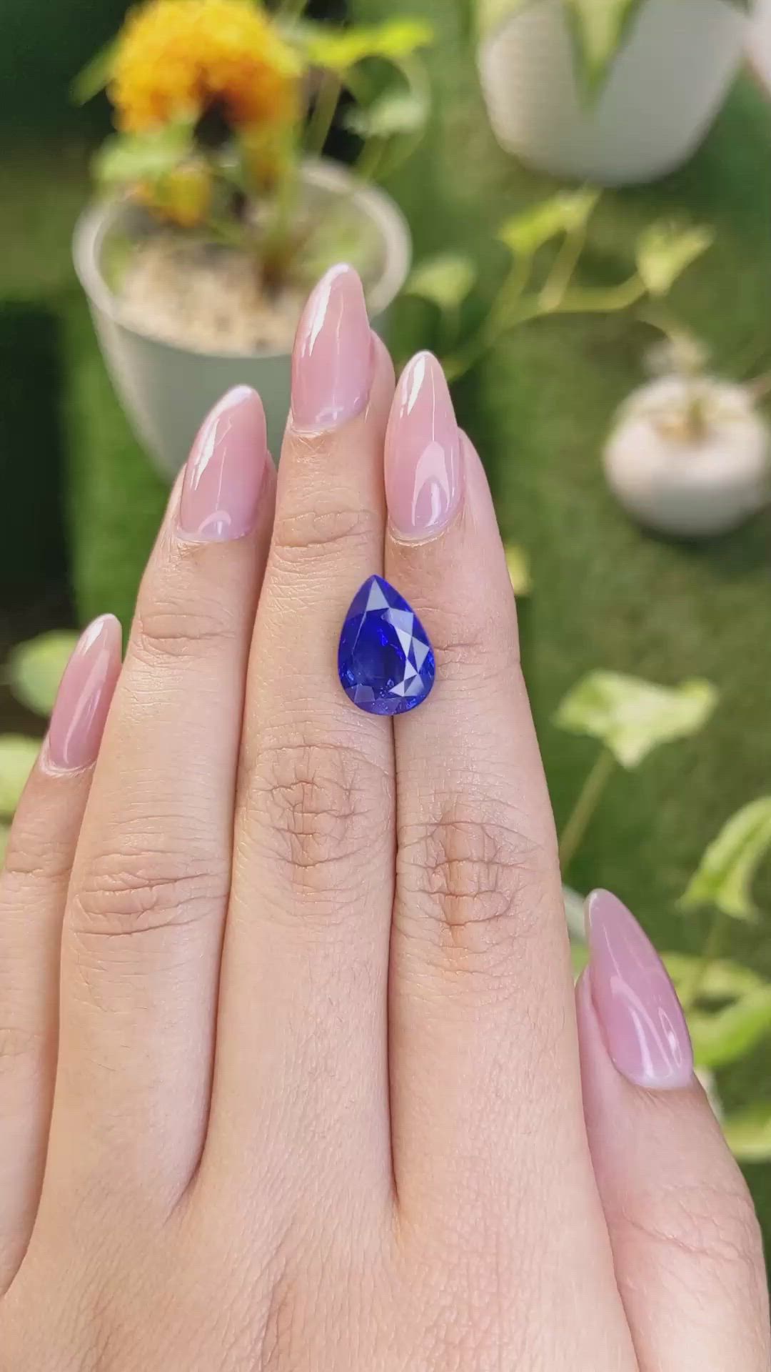 7.15 Ct. Blue Sapphire from Ceylon (Sri Lanka) Size Video