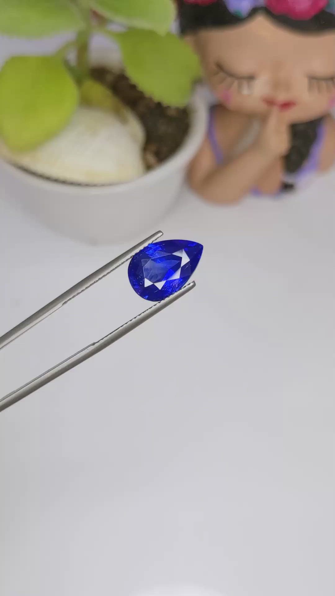 7.15 Ct. Blue Sapphire from Ceylon (Sri Lanka) Size Video