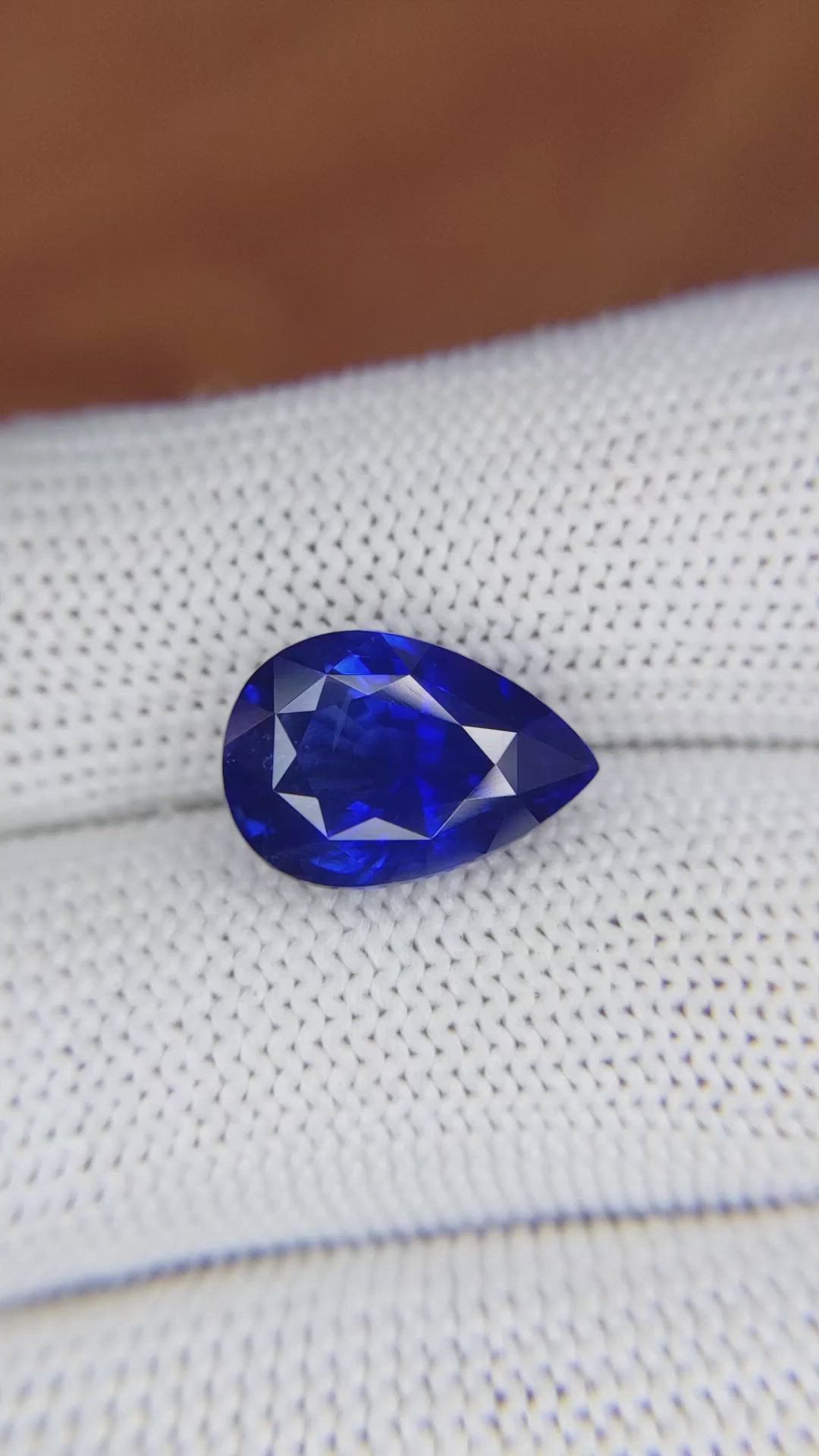 7.15 Ct. Blue Sapphire from Ceylon (Sri Lanka) Size Video