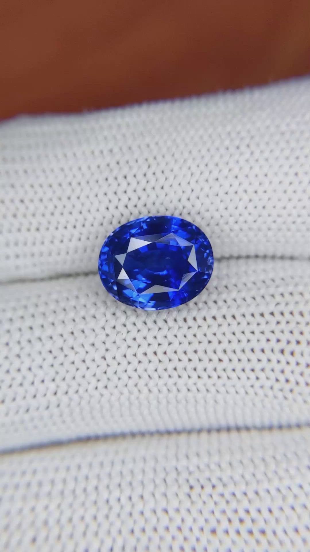 5.16 Ct. Blue Sapphire from Ceylon (Sri Lanka) Size Video