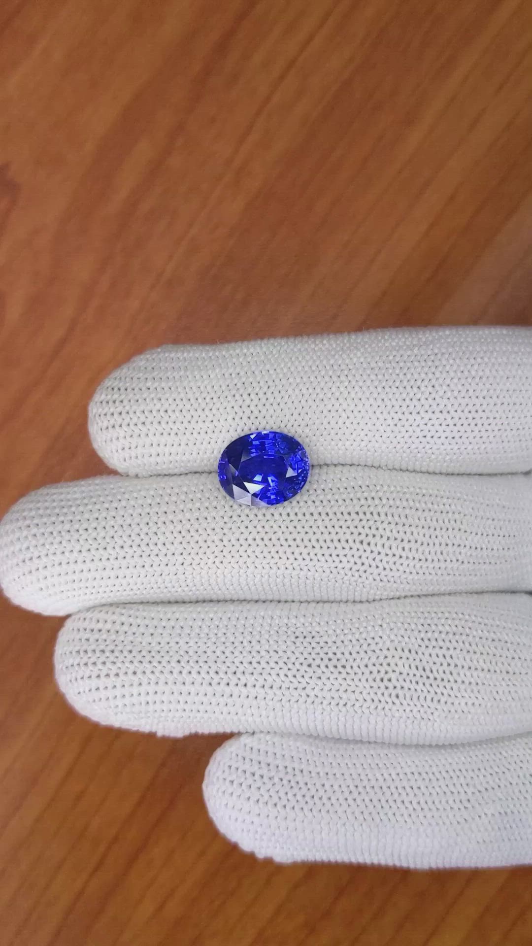 5.16 Ct. Blue Sapphire from Ceylon (Sri Lanka) Size Video