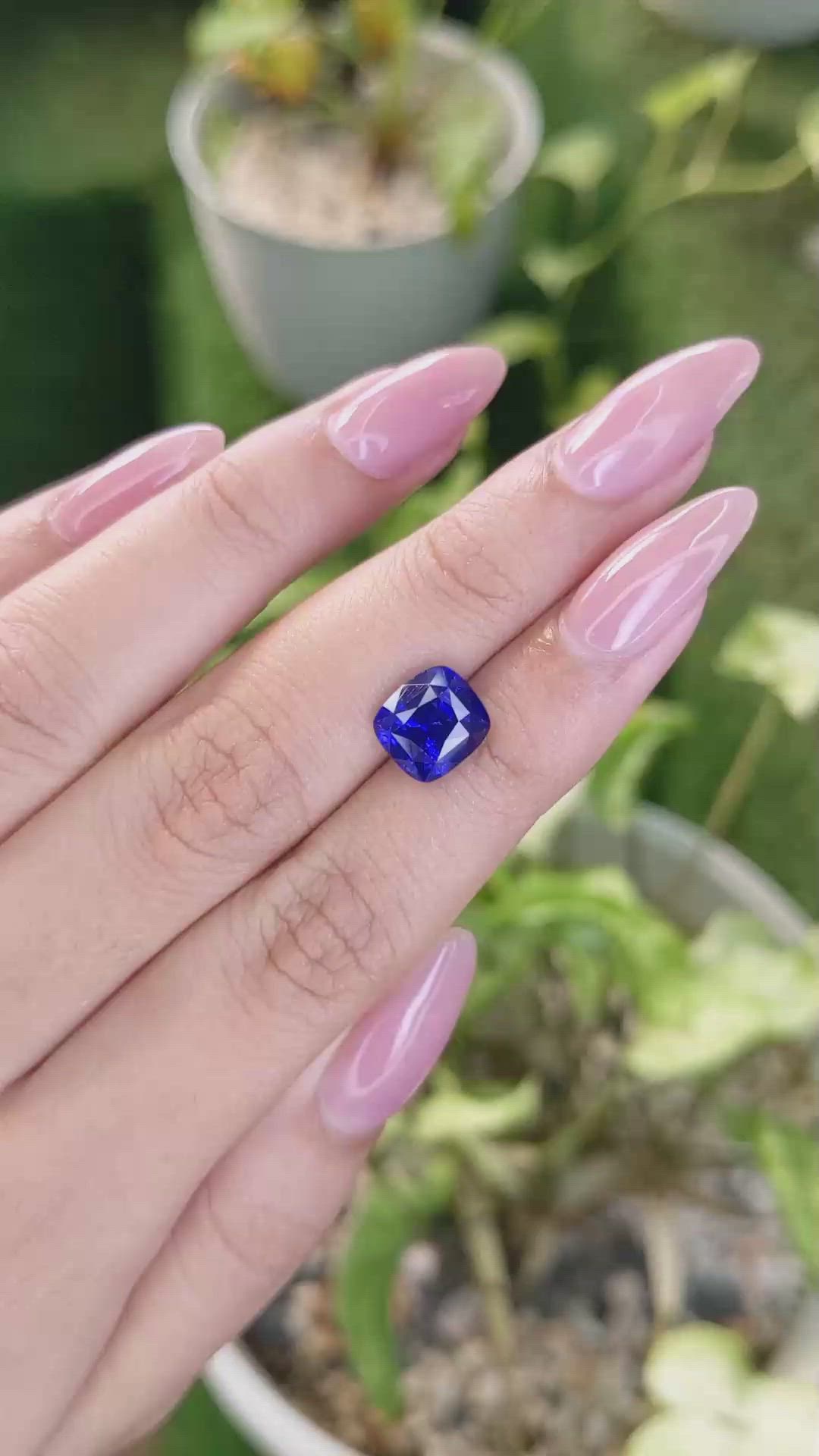 4.65 Ct. Blue Sapphire from Ceylon (Sri Lanka) Size Video