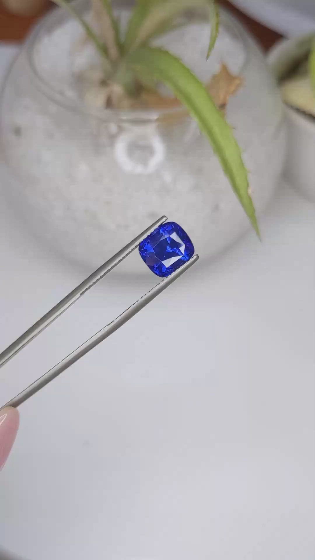 4.65 Ct. Blue Sapphire from Ceylon (Sri Lanka) Size Video