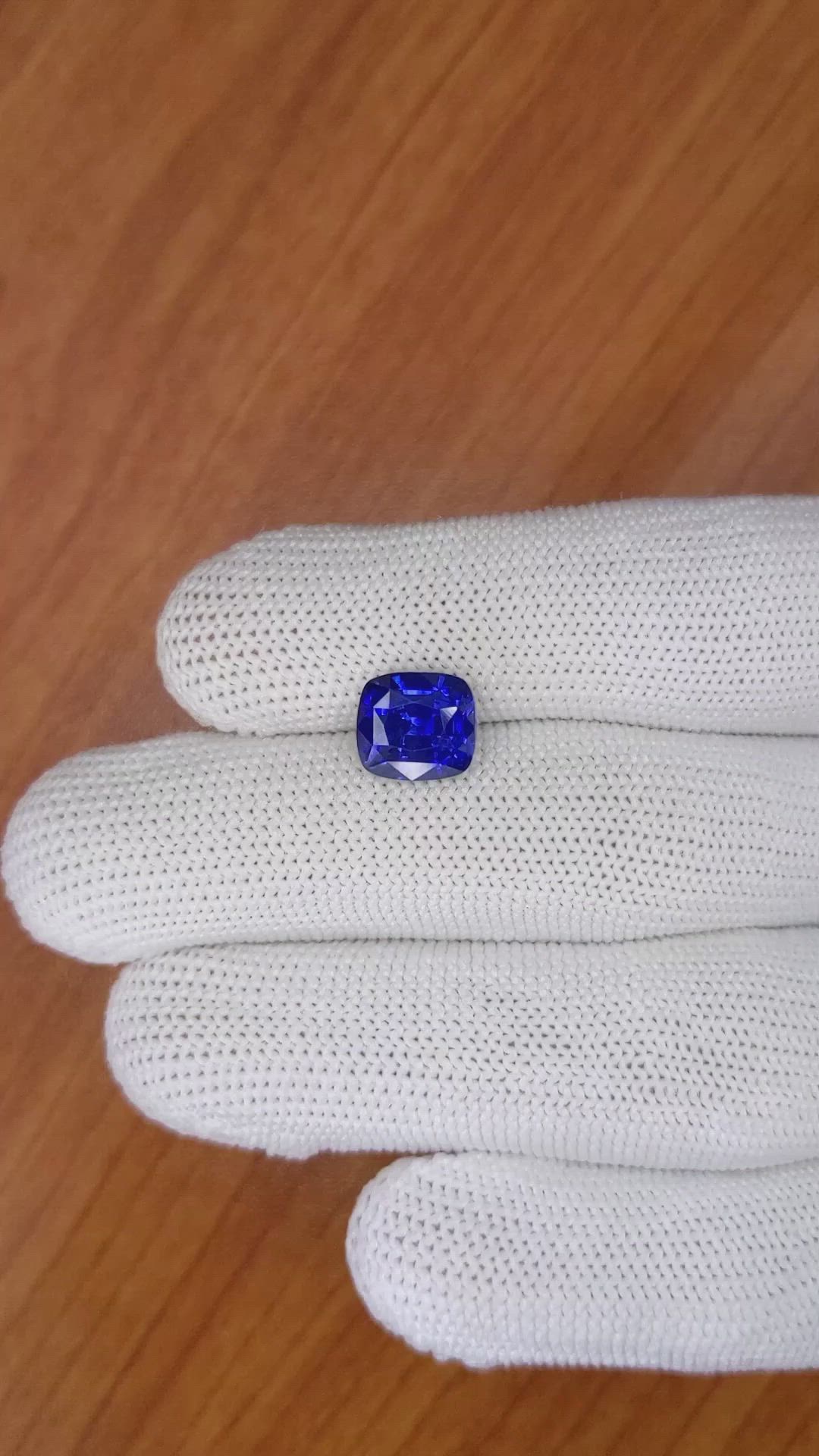 4.65 Ct. Blue Sapphire from Ceylon (Sri Lanka) Size Video