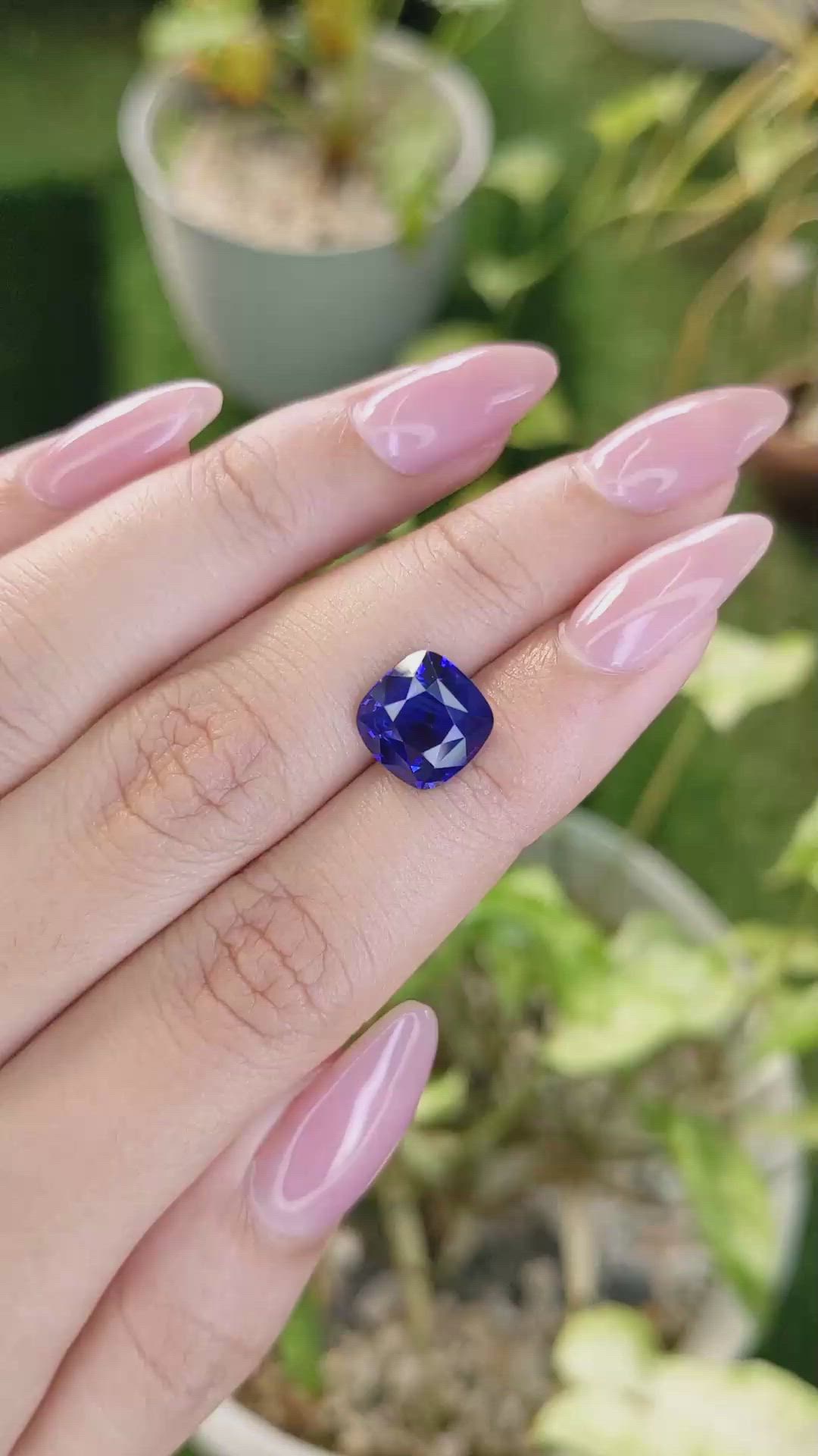 4.63 Ct. Blue Sapphire from Ceylon (Sri Lanka) Size Video