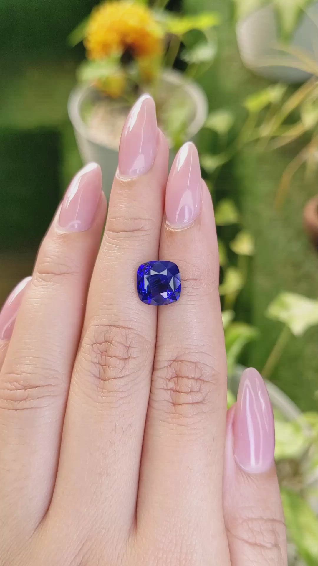 4.63 Ct. Blue Sapphire from Ceylon (Sri Lanka) Size Video