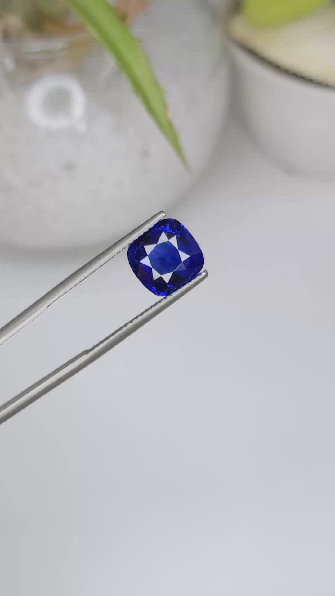 4.63 Ct. Blue Sapphire from Ceylon (Sri Lanka) Size Video