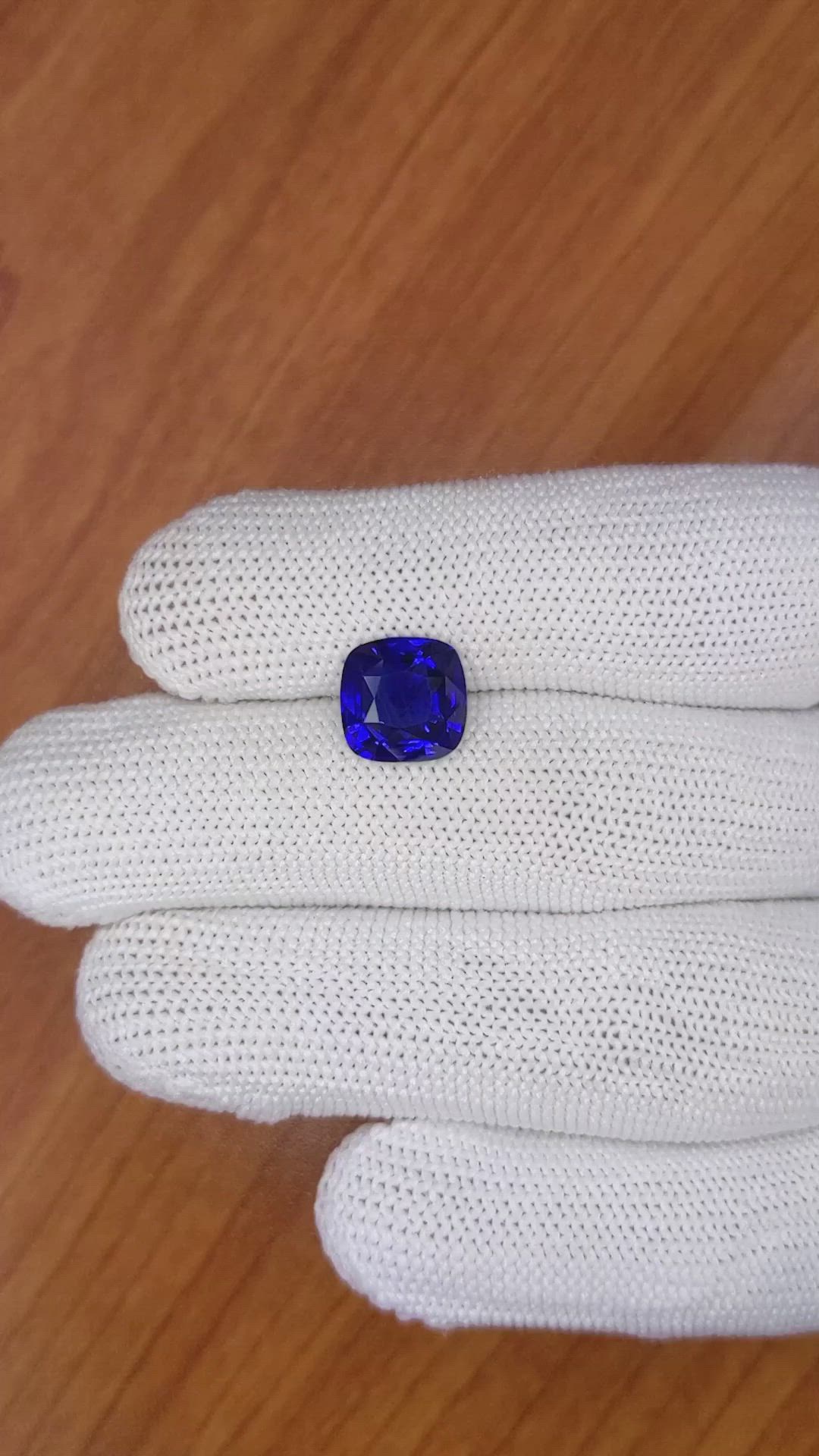 4.63 Ct. Blue Sapphire from Ceylon (Sri Lanka) Size Video