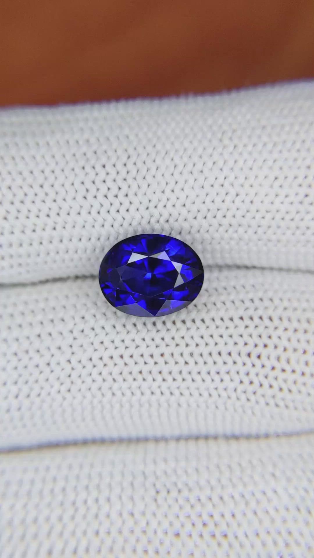 4.43 Ct. Blue Sapphire from Ceylon (Sri Lanka) Size Video