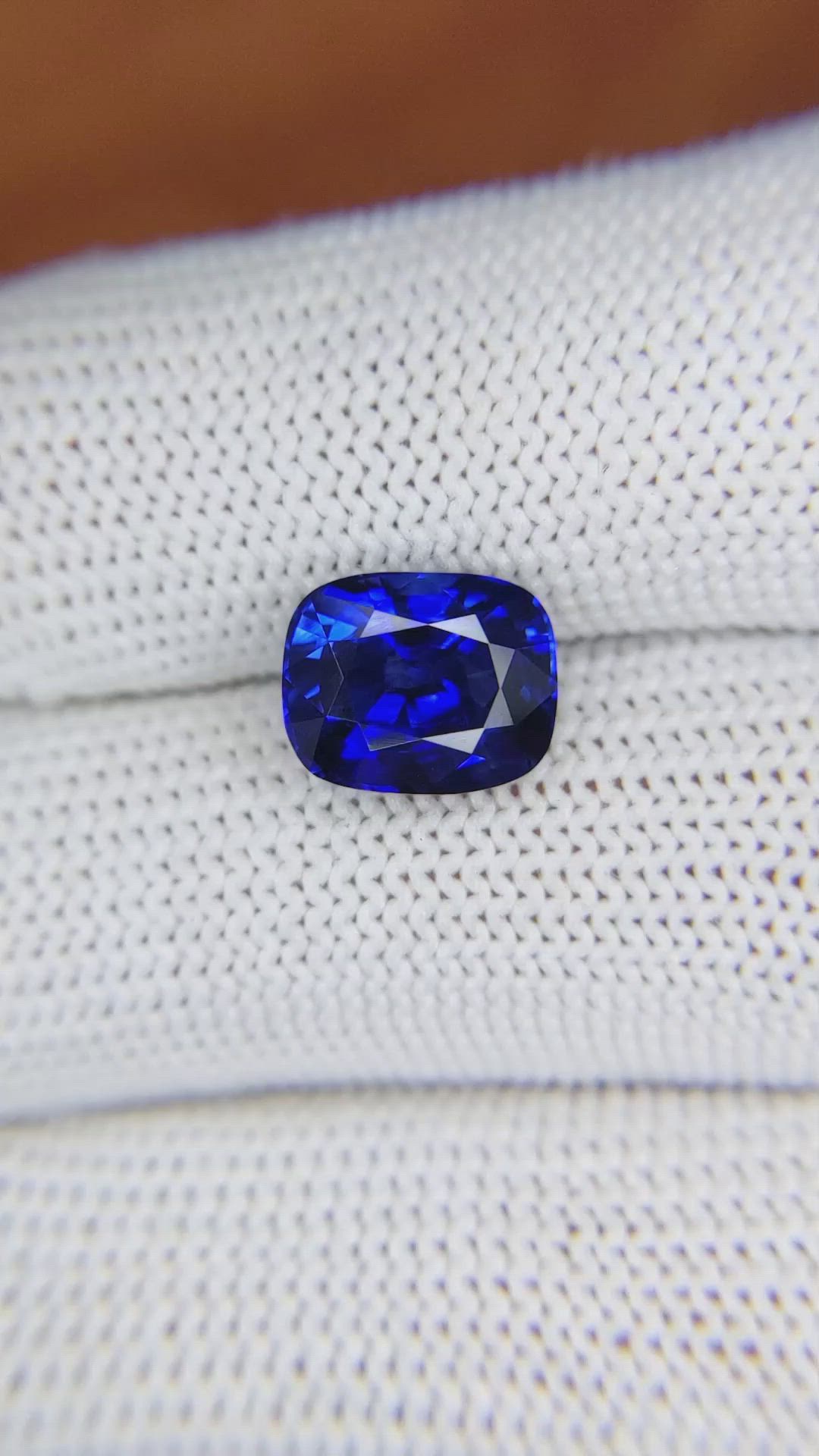 4.35 Ct. Blue Sapphire from Ceylon (Sri Lanka) Size Video