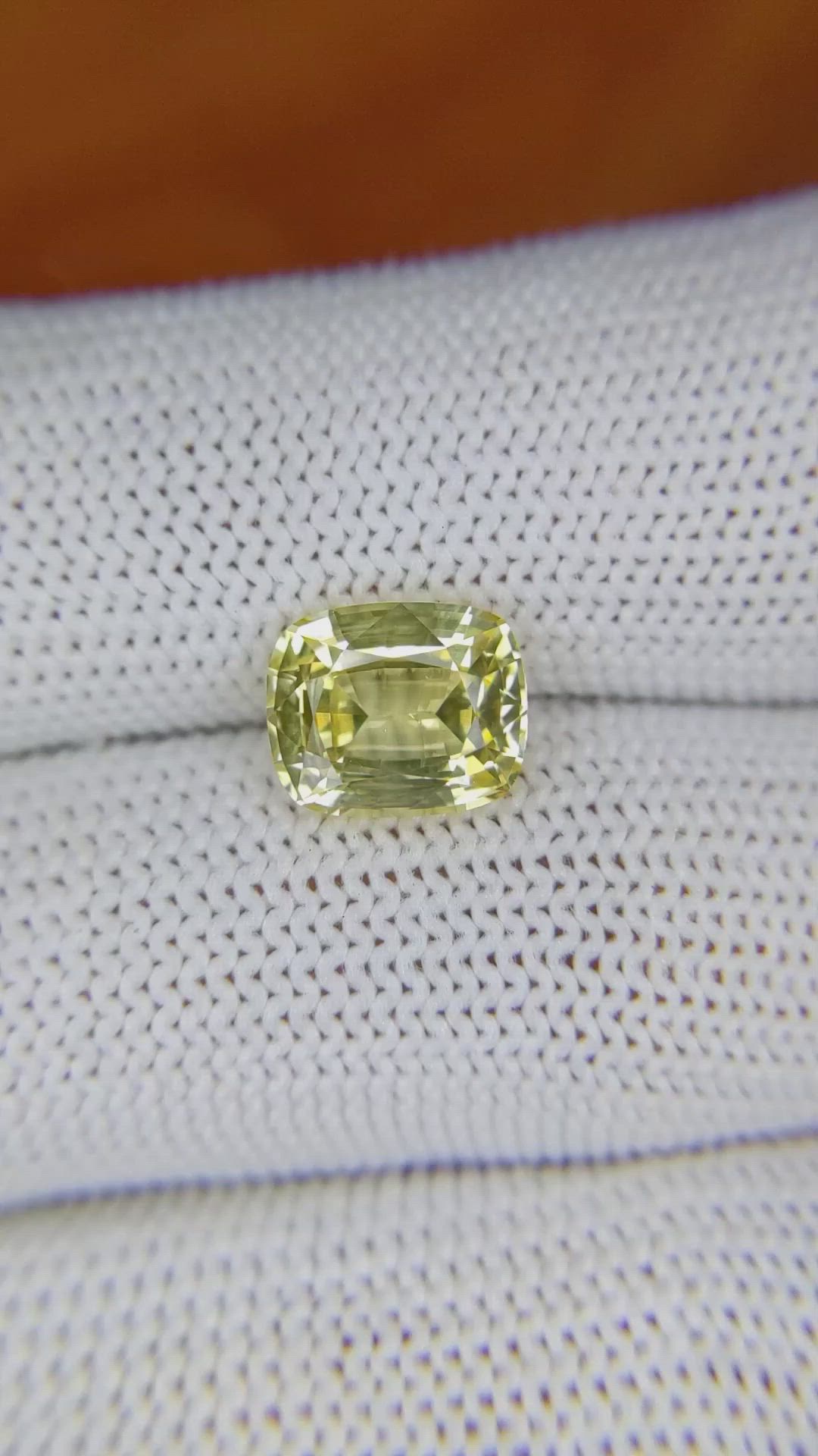 3.46 Ct. Yellow Sapphire from Ceylon (Sri Lanka) Size Video