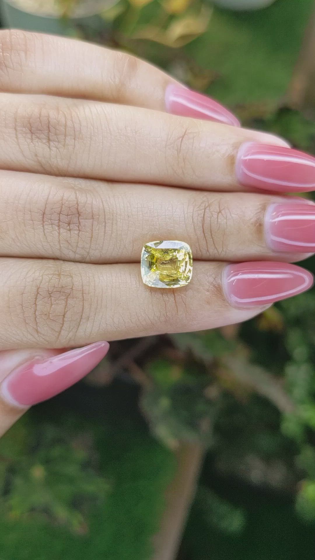 4.03 Ct. Yellow Sapphire from Ceylon (Sri Lanka) Size Video