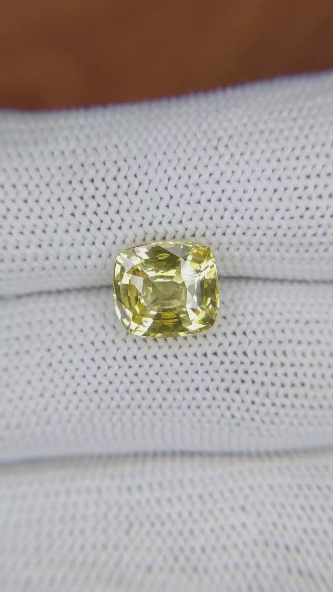 4.03 Ct. Yellow Sapphire from Ceylon (Sri Lanka) Size Video