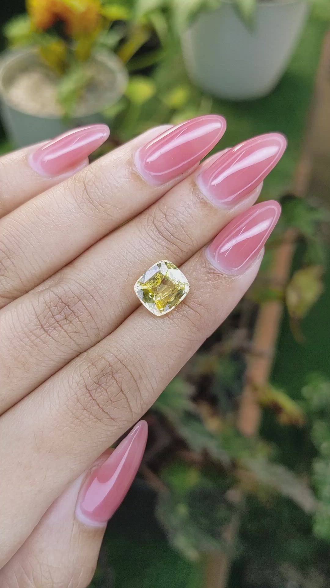 4.03 Ct. Yellow Sapphire from Ceylon (Sri Lanka) Size Video