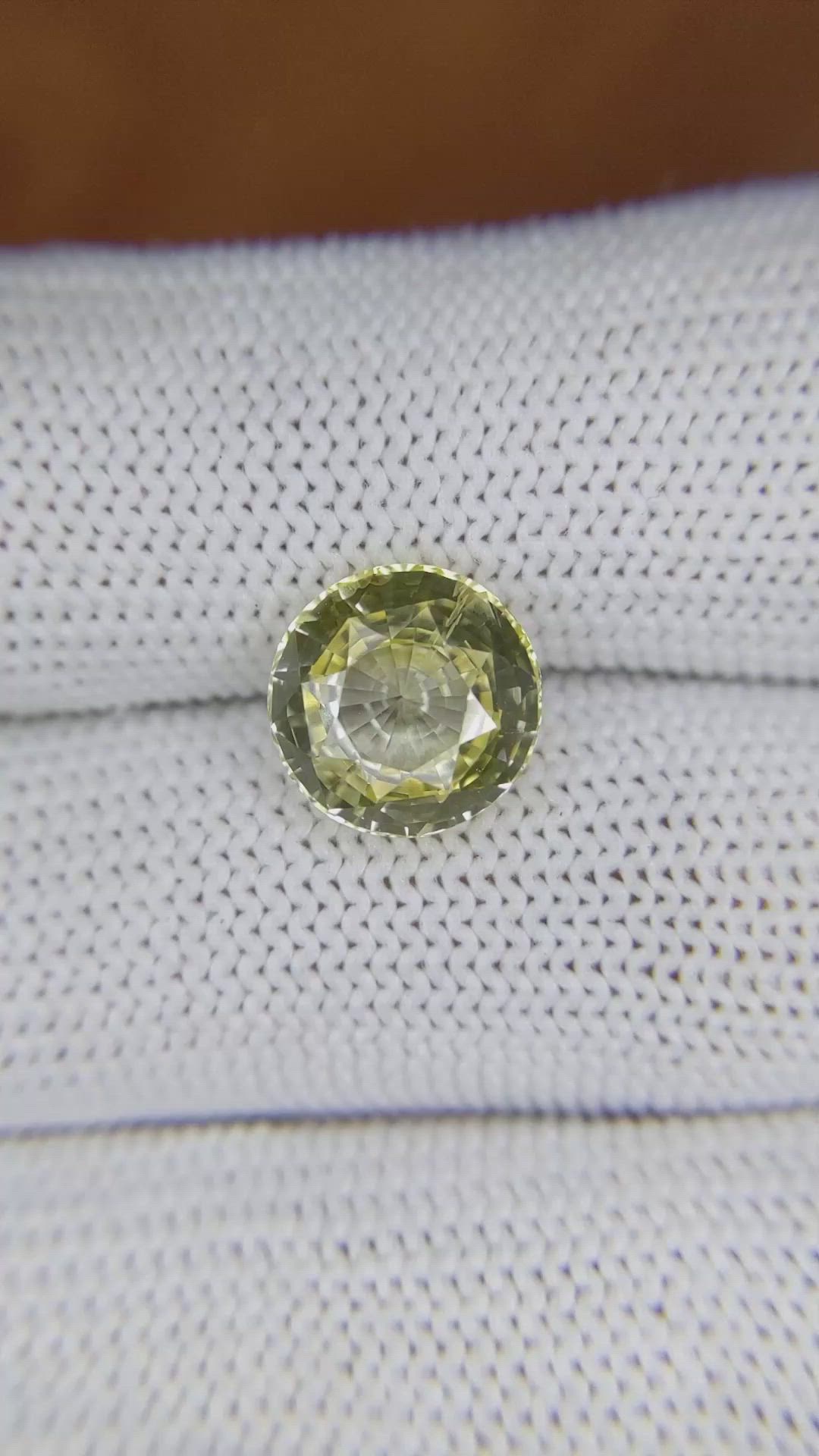 4.56 Ct. Yellow Sapphire from Ceylon (Sri Lanka) Size Video