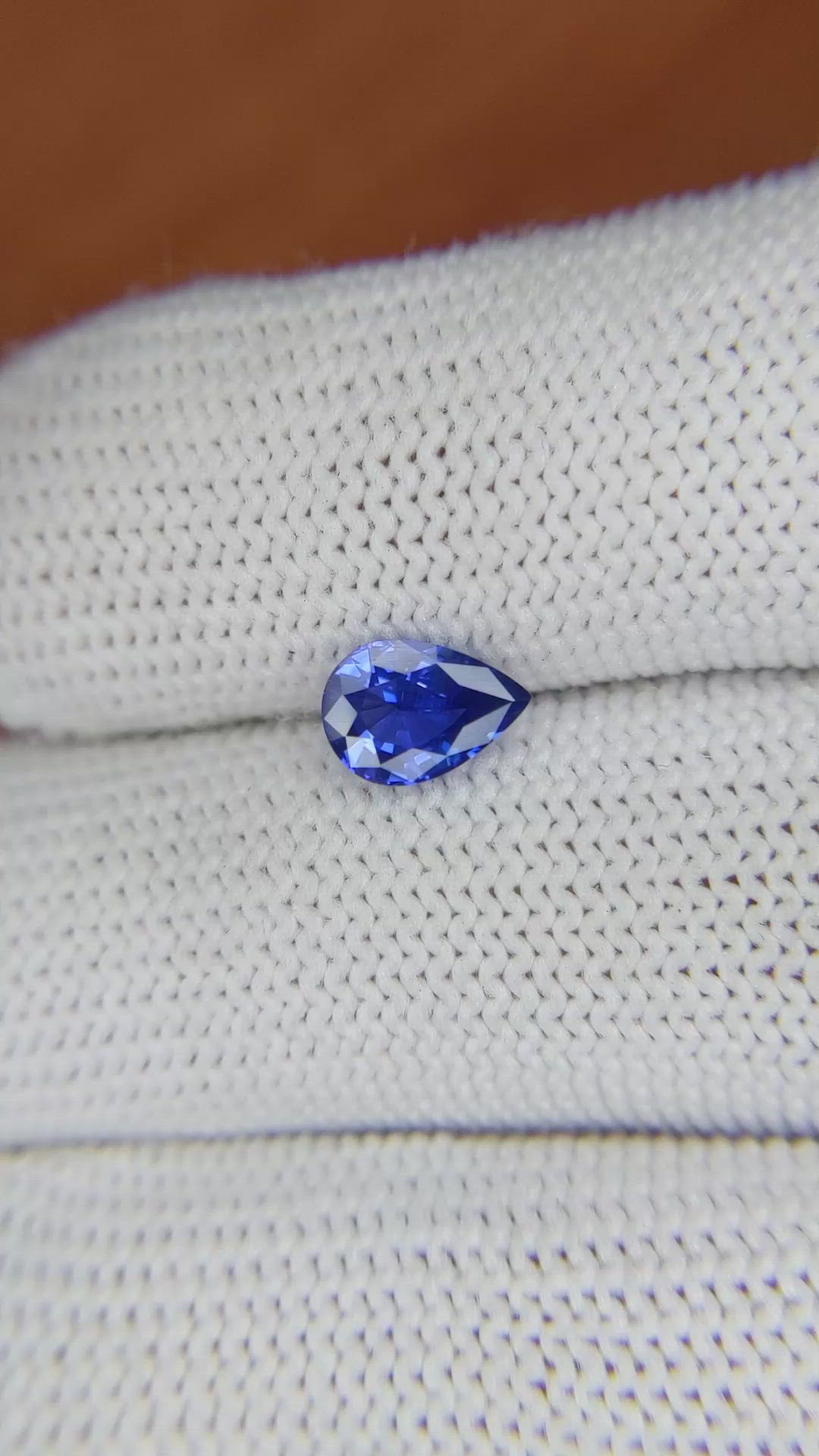 1.05 Ct. Blue Sapphire from Ceylon (Sri Lanka) Size Video