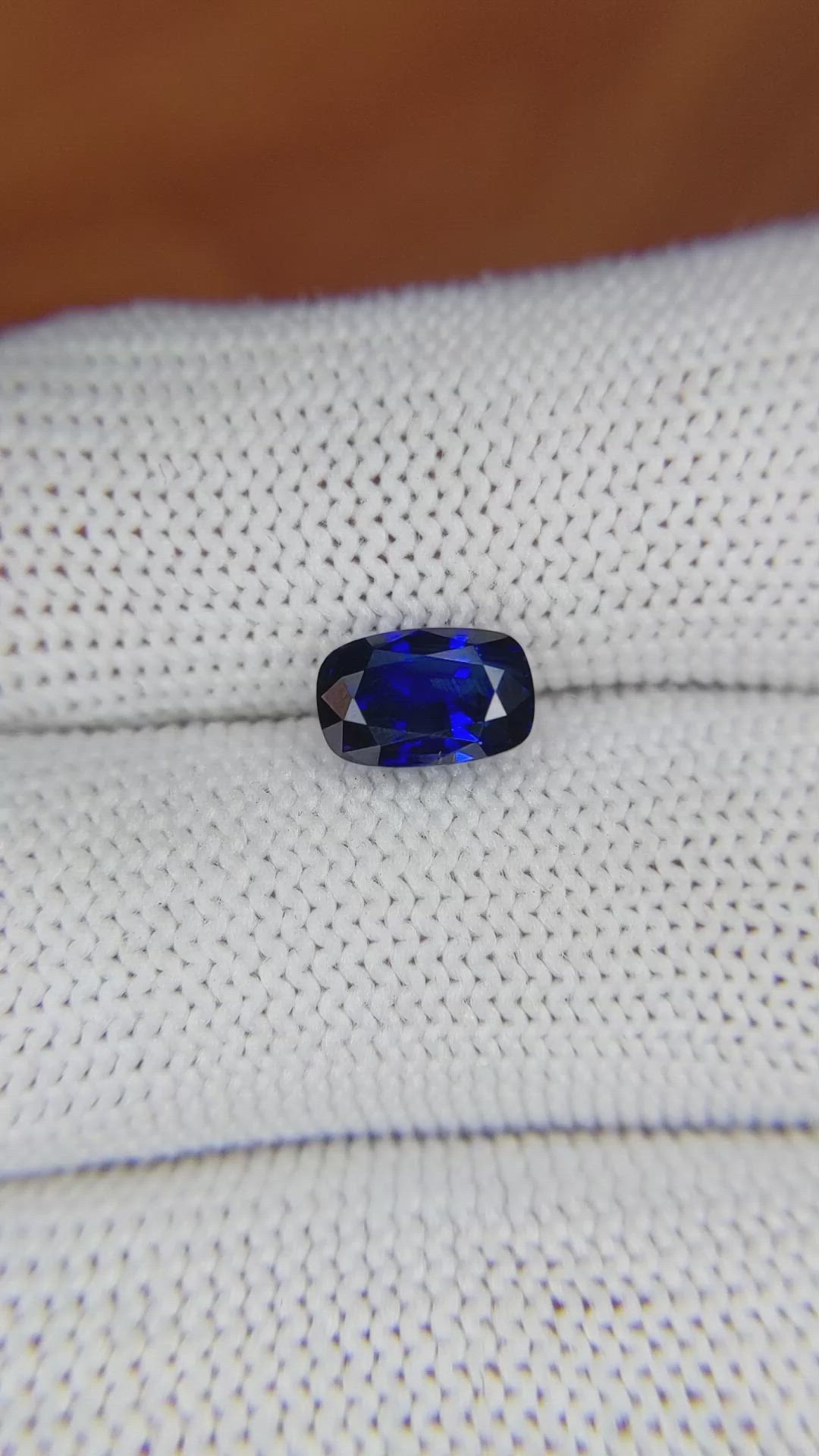 2.15 Ct. Blue Sapphire from Ceylon (Sri Lanka) Size Video