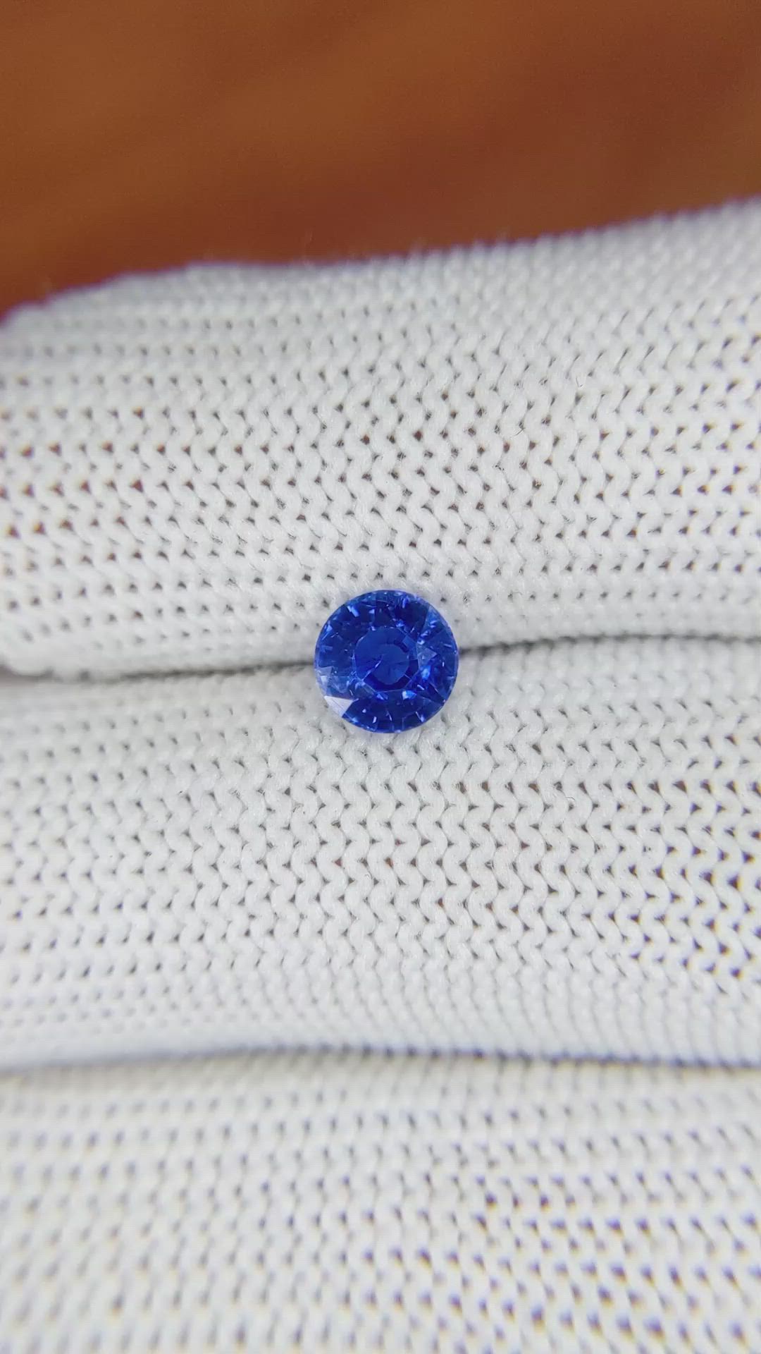 1.03 Ct. Blue Sapphire from Ceylon (Sri Lanka) Size Video