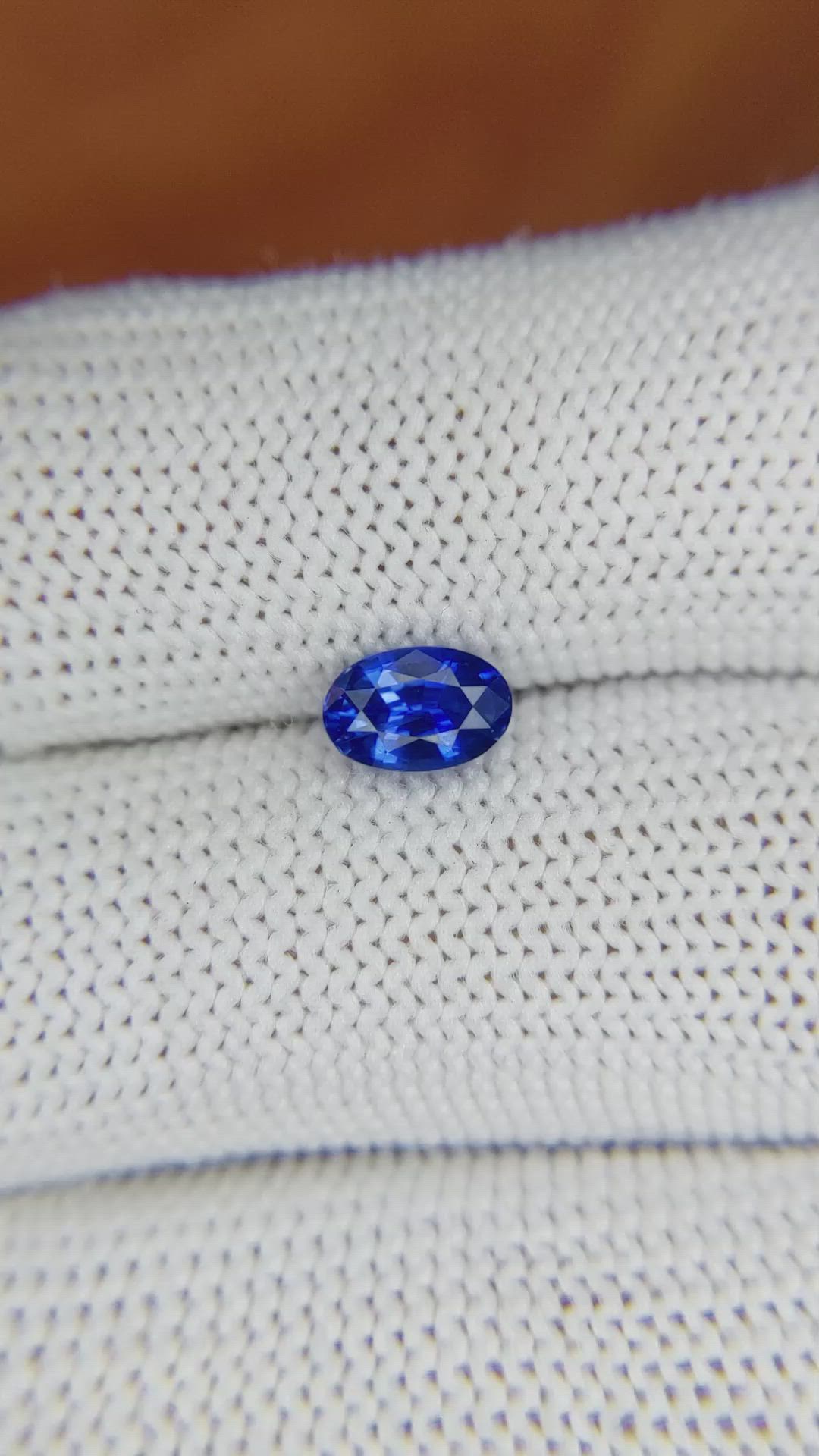 1.03 Ct. Blue Sapphire from Ceylon (Sri Lanka) Size Video