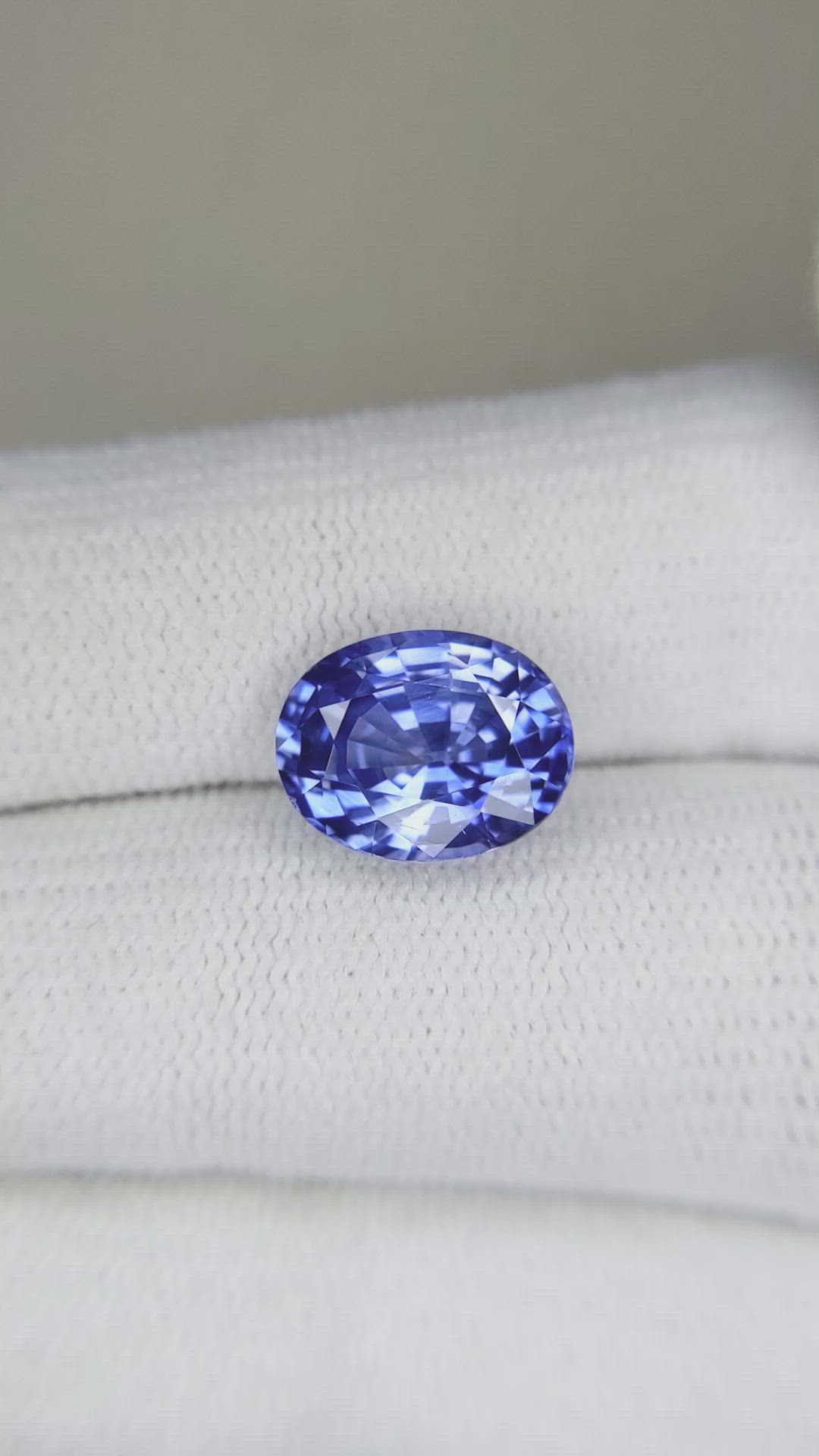 4.77 Ct. Blue Sapphire from Ceylon (Sri Lanka) Size Video
