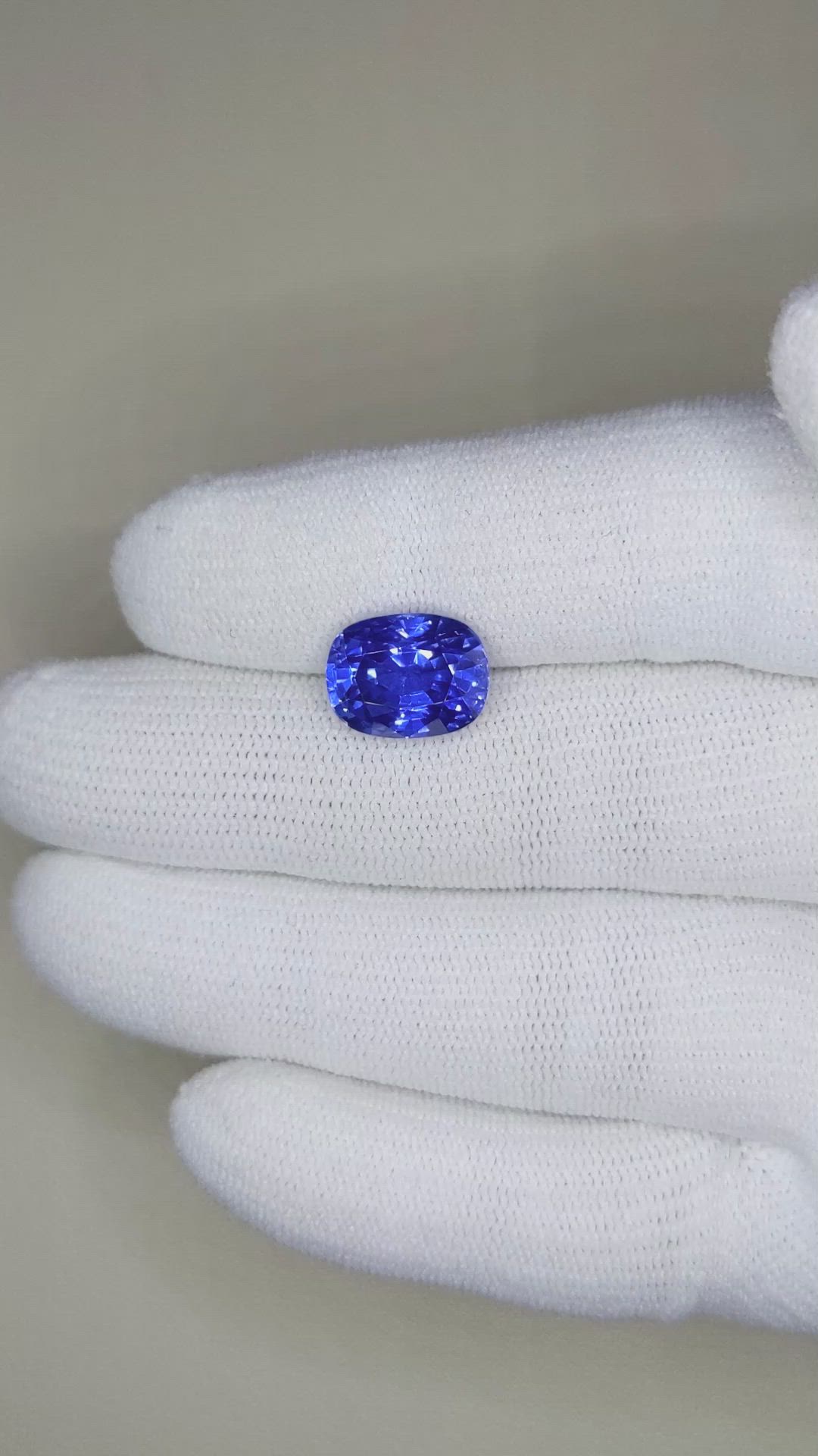 6.48 Ct. Blue Sapphire from Ceylon (Sri Lanka) Size Video