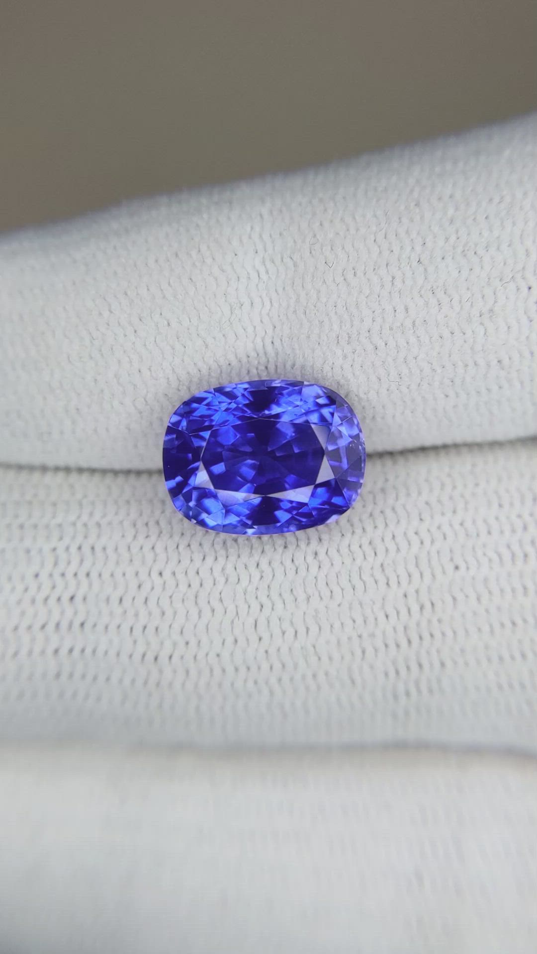 6.48 Ct. Blue Sapphire from Ceylon (Sri Lanka) Size Video