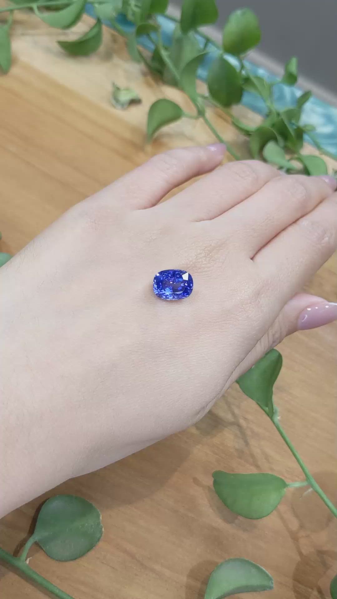 6.48 Ct. Blue Sapphire from Ceylon (Sri Lanka) Size Video