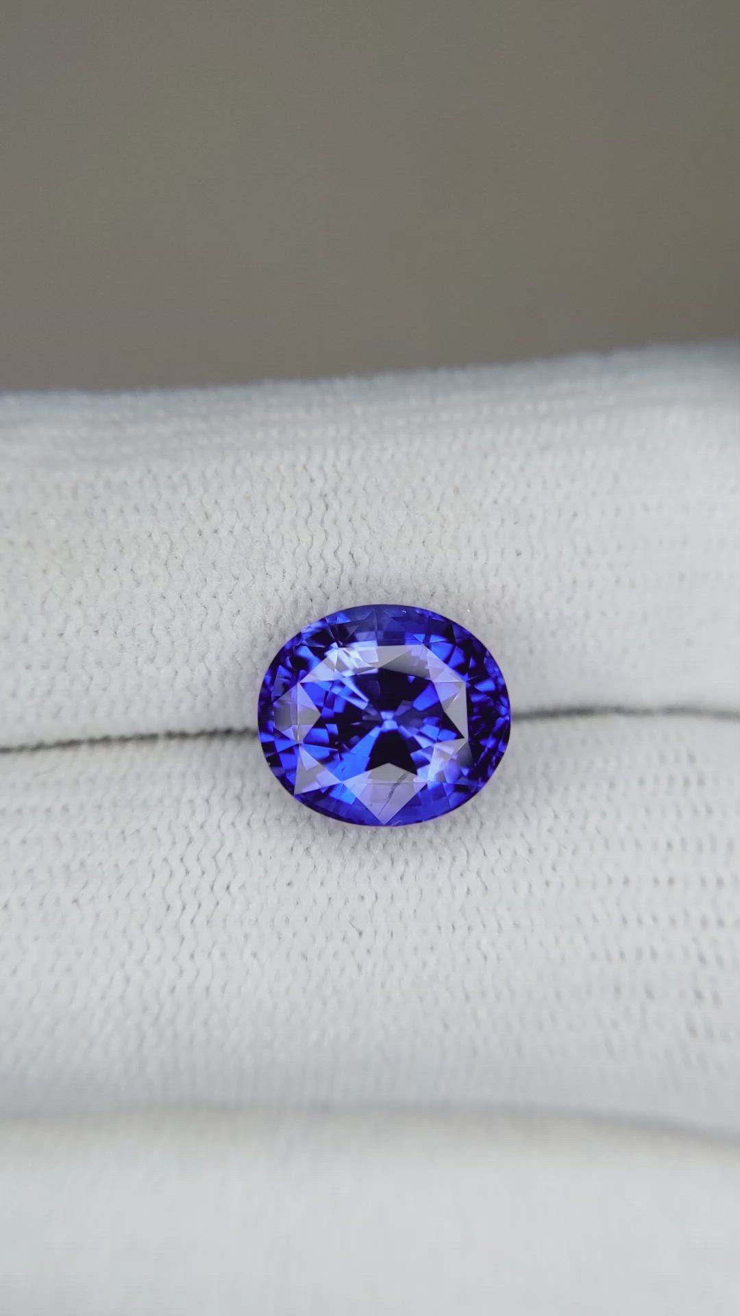 4.56 Ct. Blue Sapphire from Ceylon (Sri Lanka) Size Video