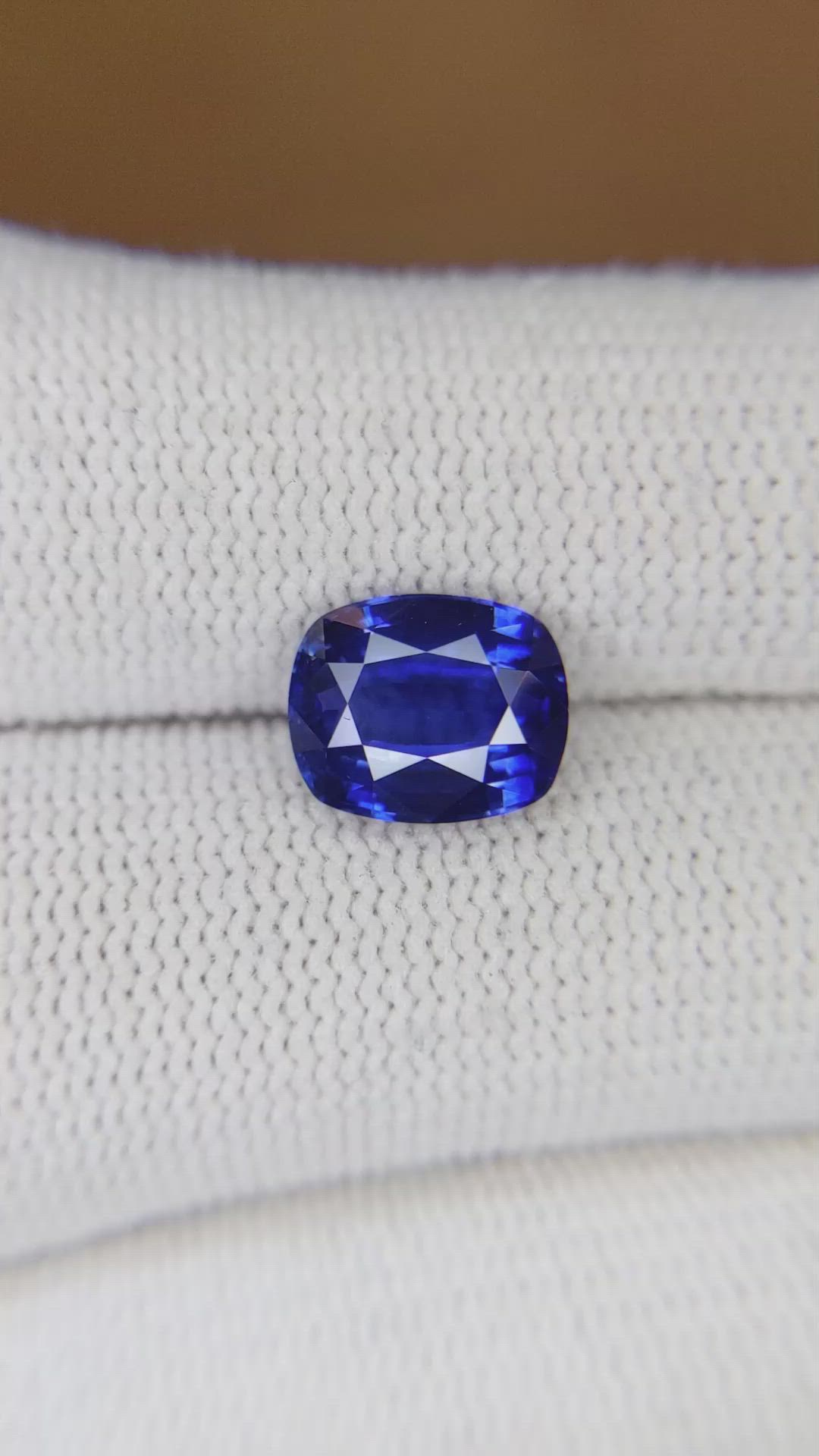 3.10 Ct. Blue Sapphire from Ceylon (Sri Lanka) Size Video