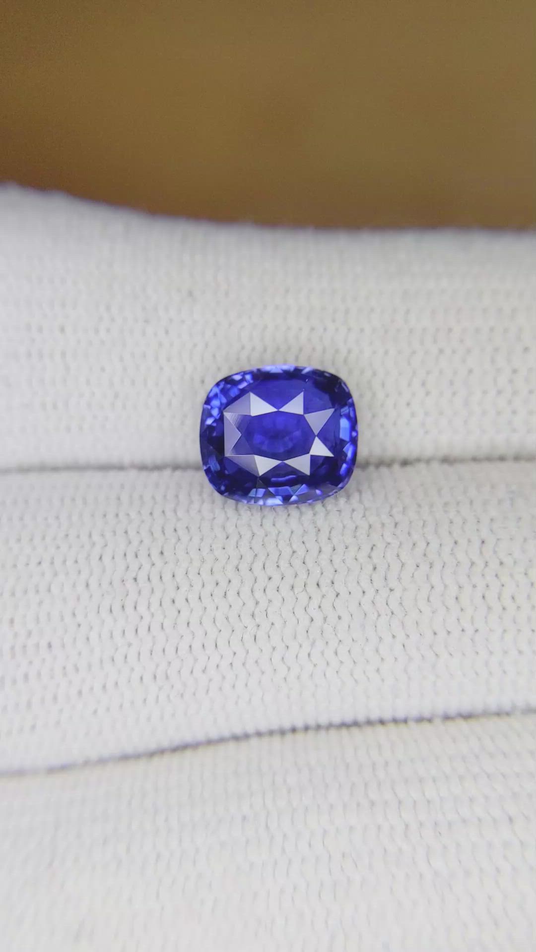 3.32 Ct. Blue Sapphire from Ceylon (Sri Lanka) Size Video