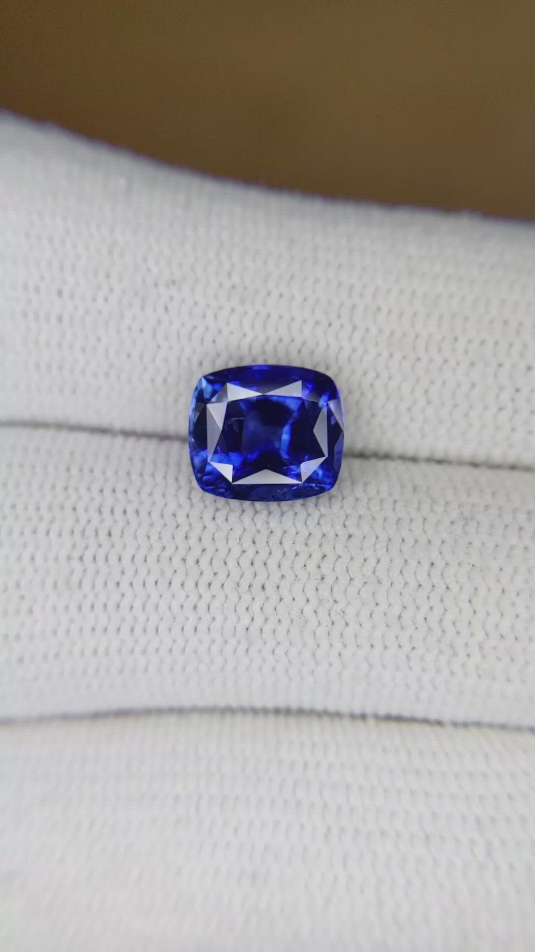 3.57 Ct. Blue Sapphire from Ceylon (Sri Lanka) Size Video