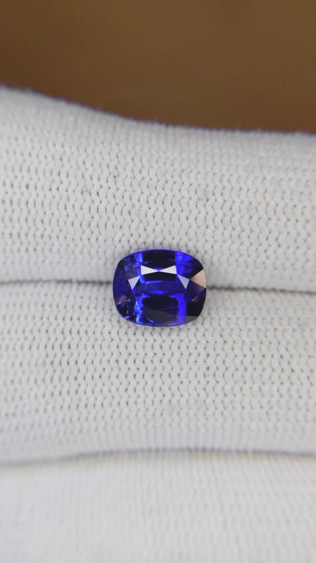 3.10 Ct. Blue Sapphire from Ceylon (Sri Lanka) Size Video