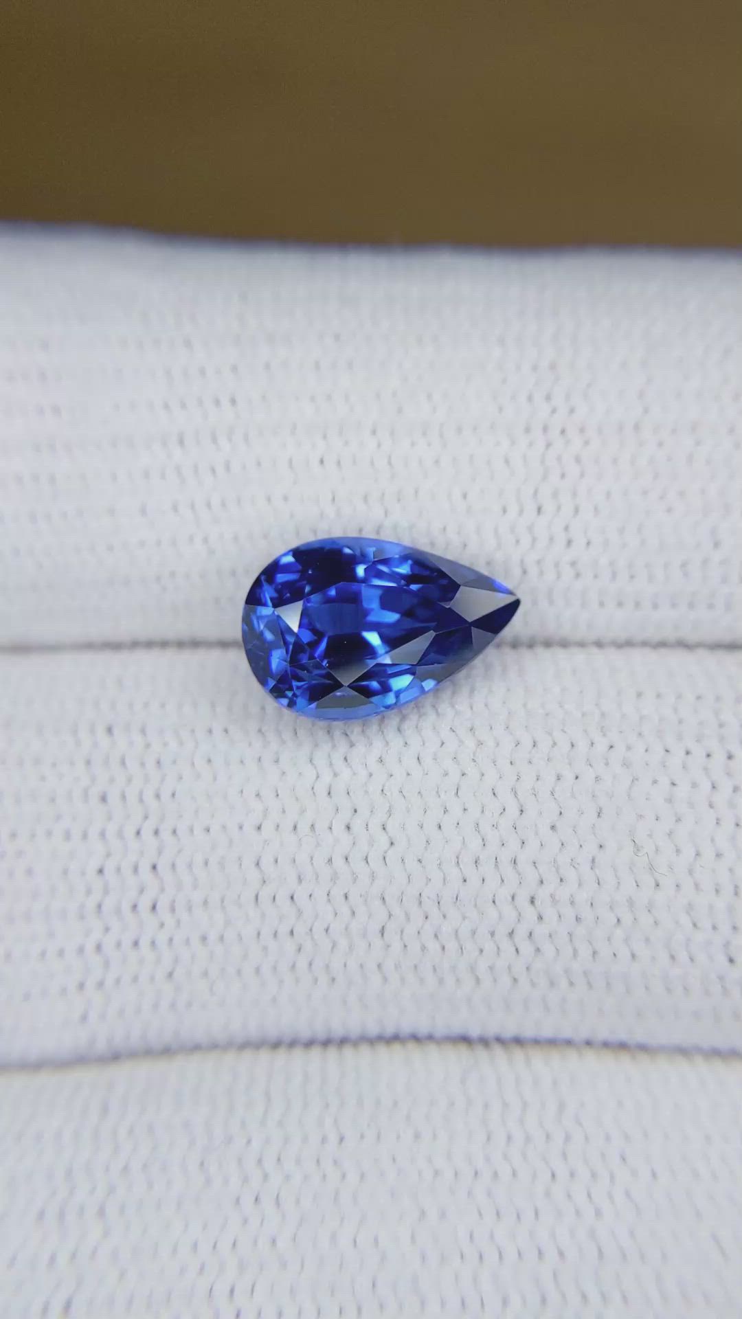 4.40 Ct. Blue Sapphire from Ceylon (Sri Lanka) Size Video