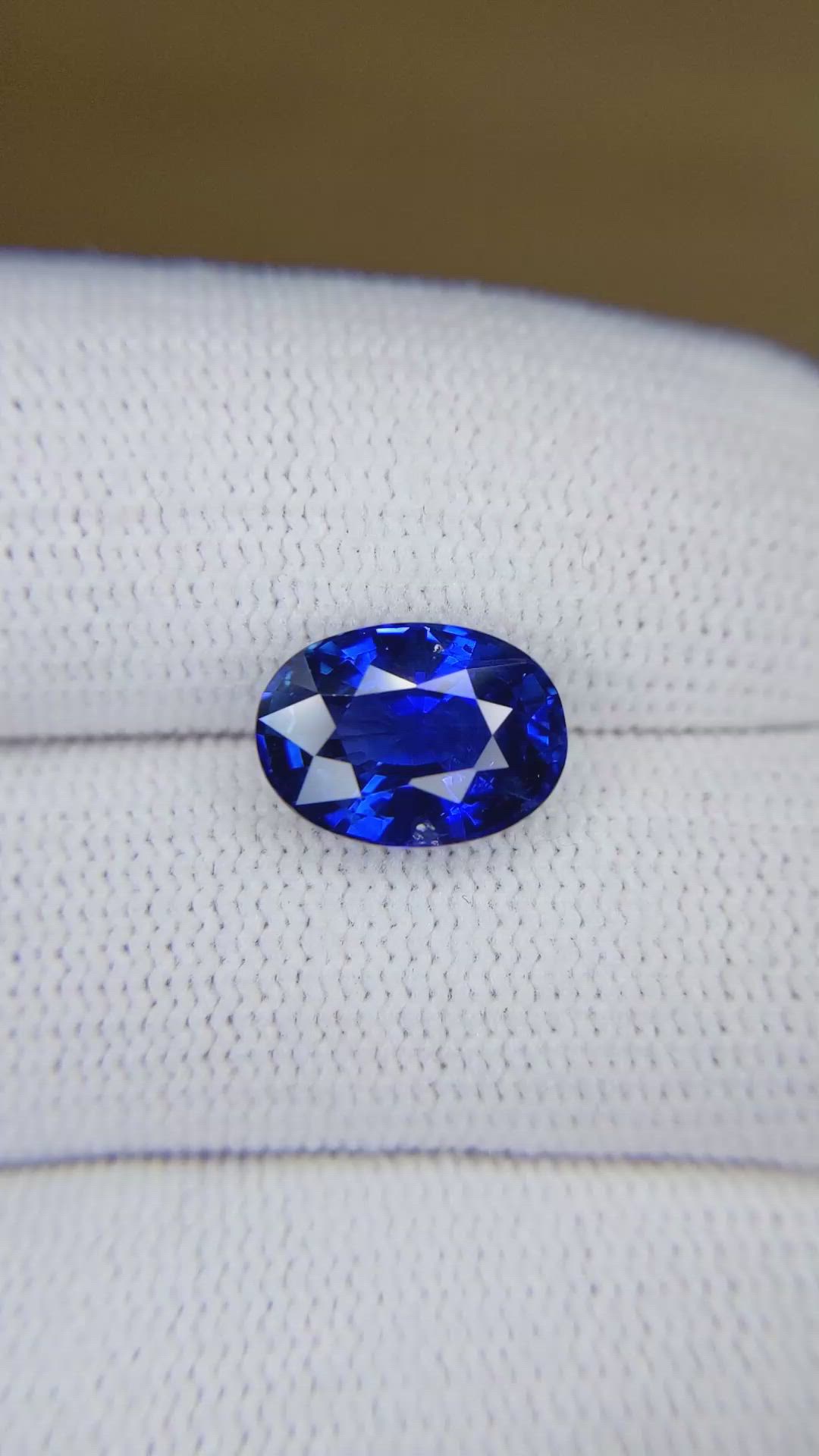 3.97 Ct. Blue Sapphire from Ceylon (Sri Lanka) Size Video