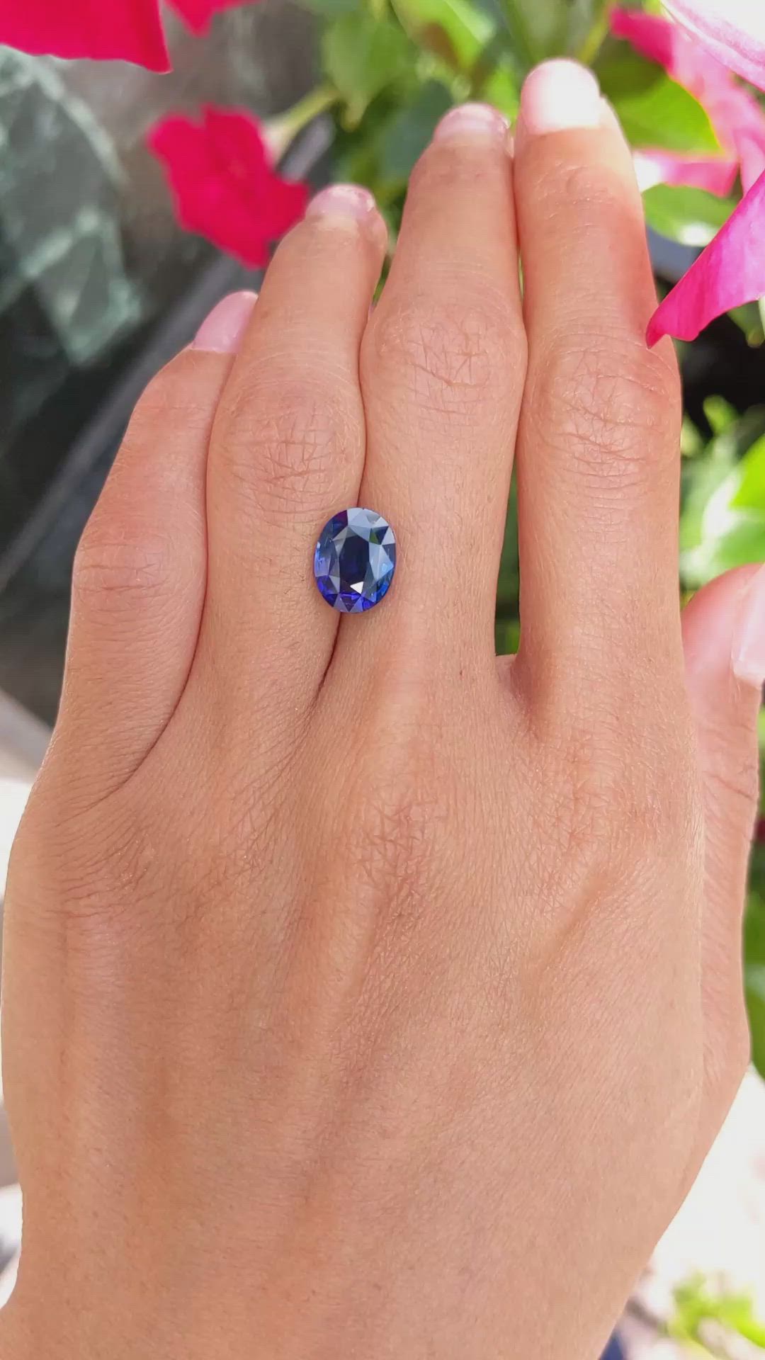 4.04 Ct. Blue Sapphire from Ceylon (Sri Lanka) Size Video