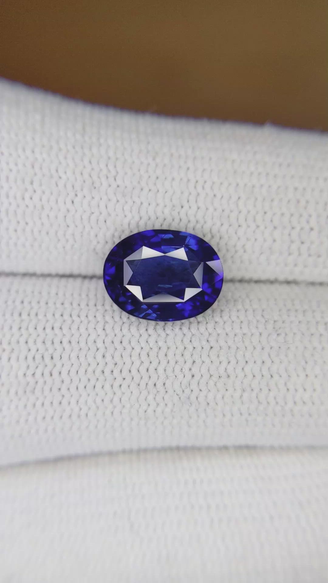 4.04 Ct. Blue Sapphire from Ceylon (Sri Lanka) Size Video