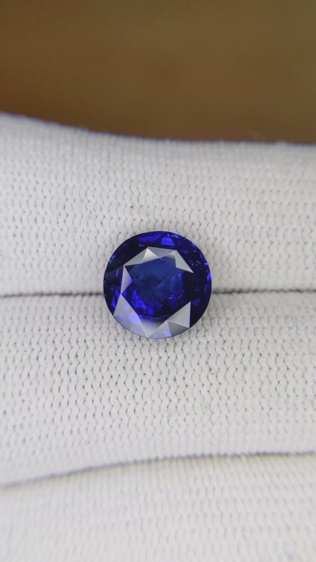 4.36 Ct. Blue Sapphire from Ceylon (Sri Lanka) Size Video