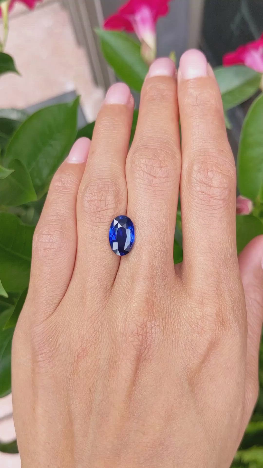 3.94 Ct. Blue Sapphire from Ceylon (Sri Lanka) Size Video