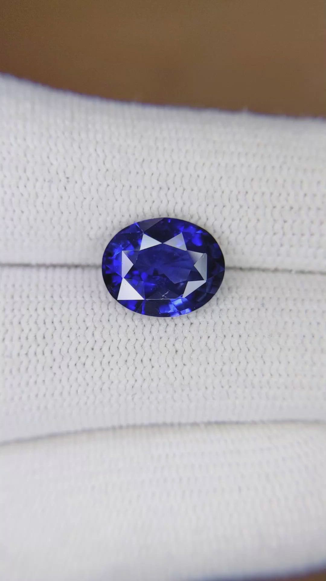 4.13 Ct. Blue Sapphire from Ceylon (Sri Lanka) Size Video