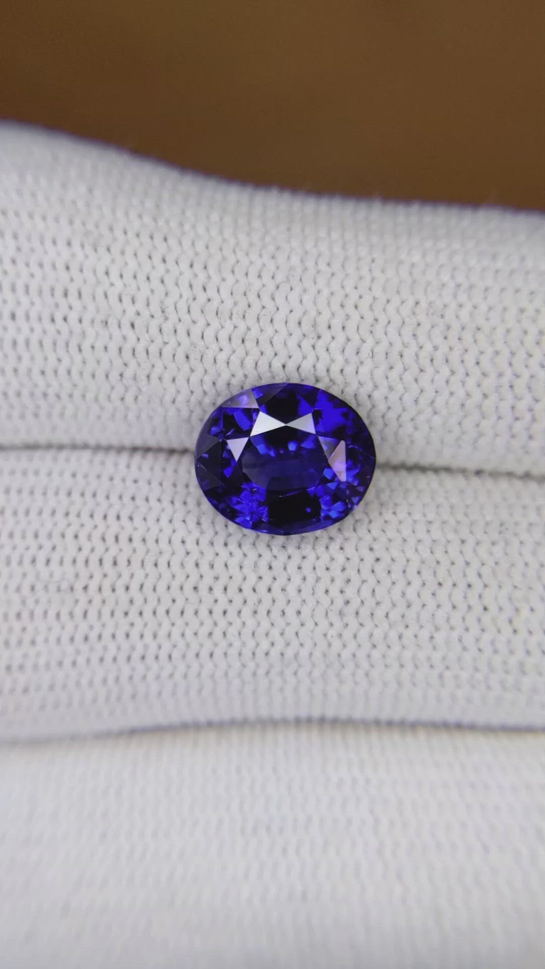 4.42 Ct. Blue Sapphire from Ceylon (Sri Lanka) Size Video